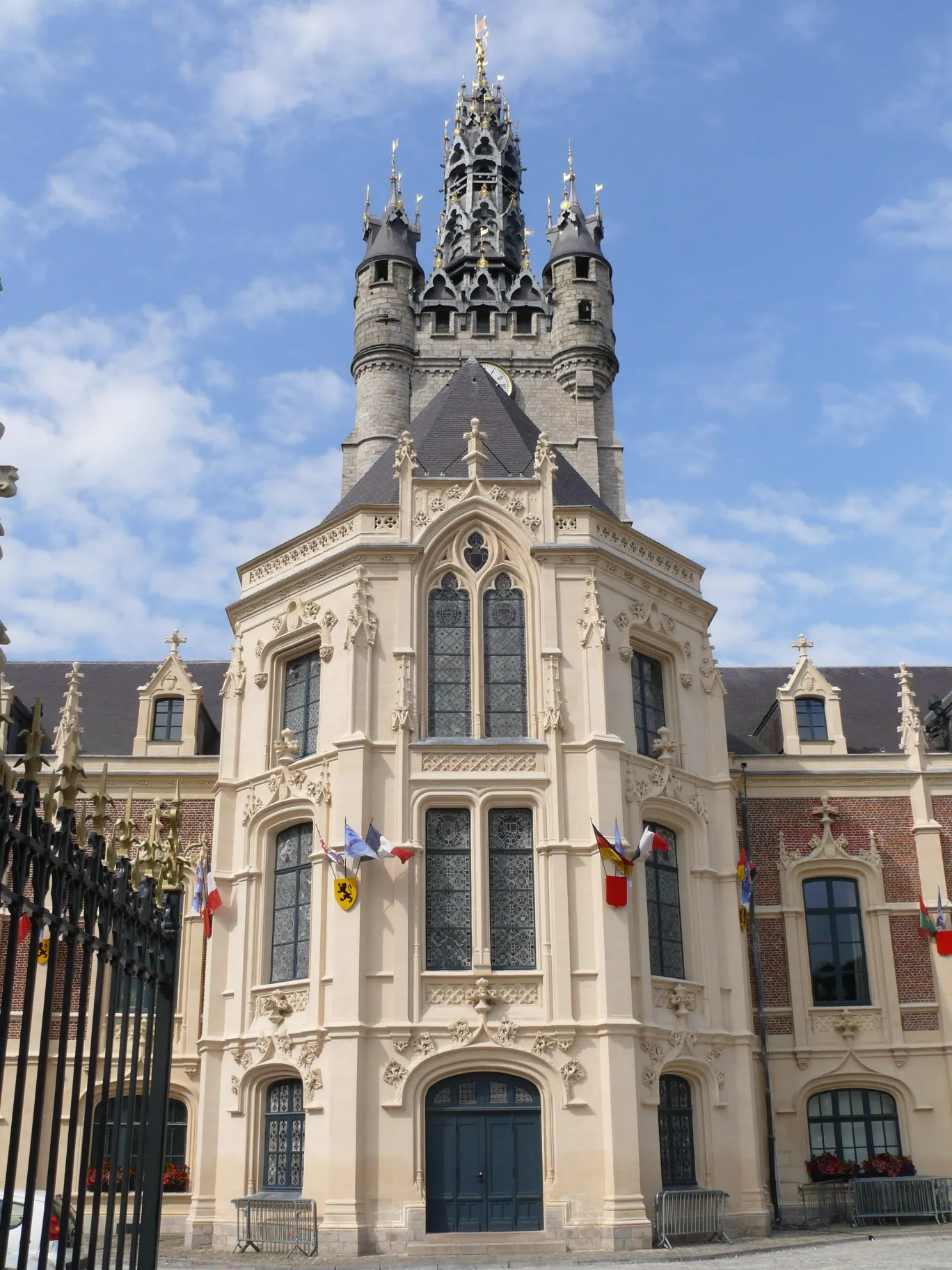 Photo showing: This building is indexed in the base Mérimée, a database of architectural heritage maintained by the French Ministry of Culture, under the reference PA00107461 .