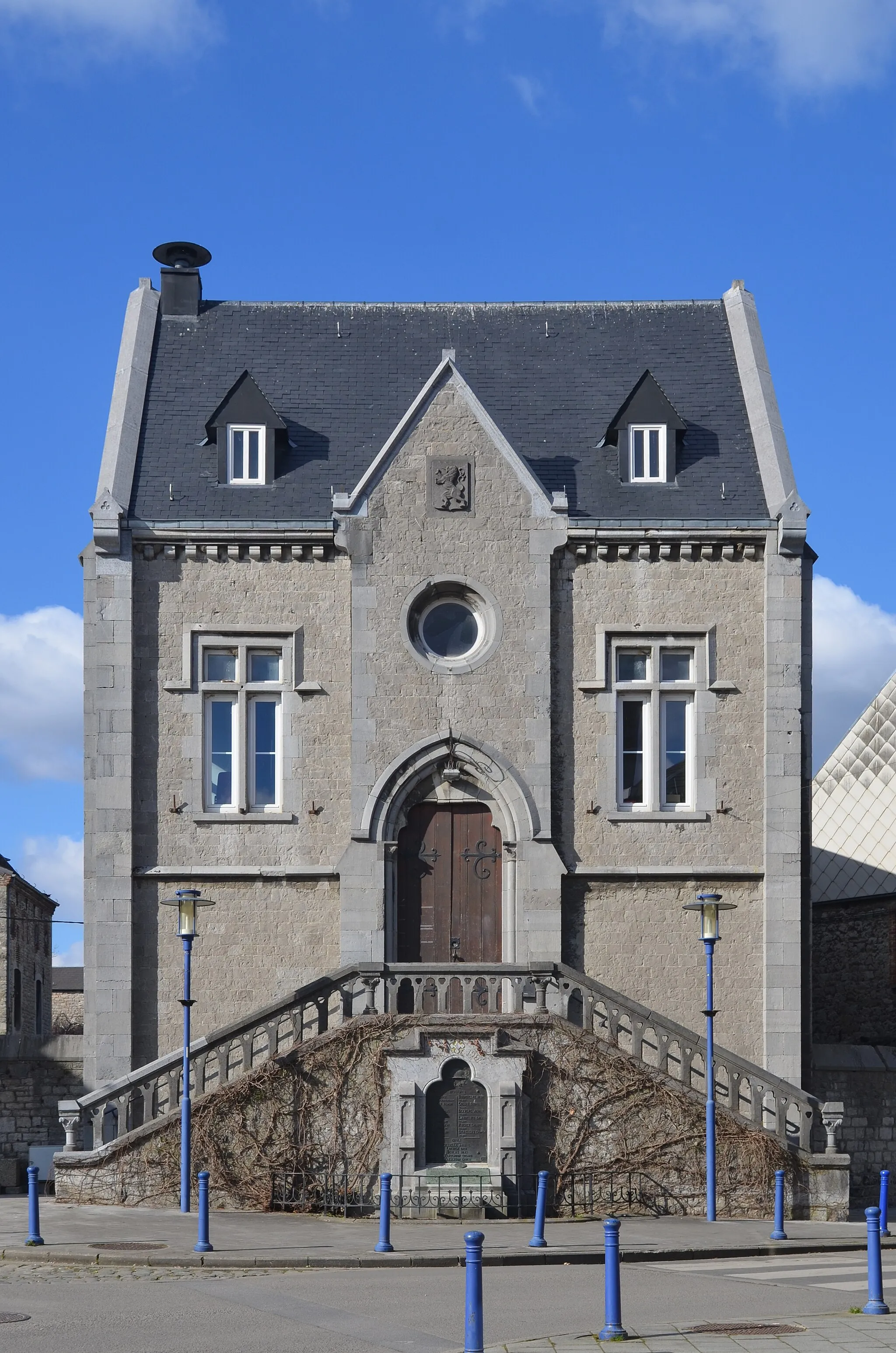 Photo showing: Mariembourg (Couvin-Belgique) - Ancienne maison communale sur la place Marie-de-Hongrie.