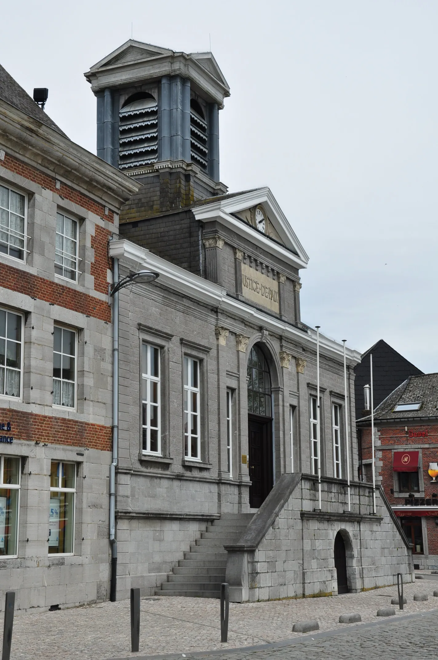 Photo showing: The former "Peace Court" (Justice de Paix) in Philippeville, Belgium.