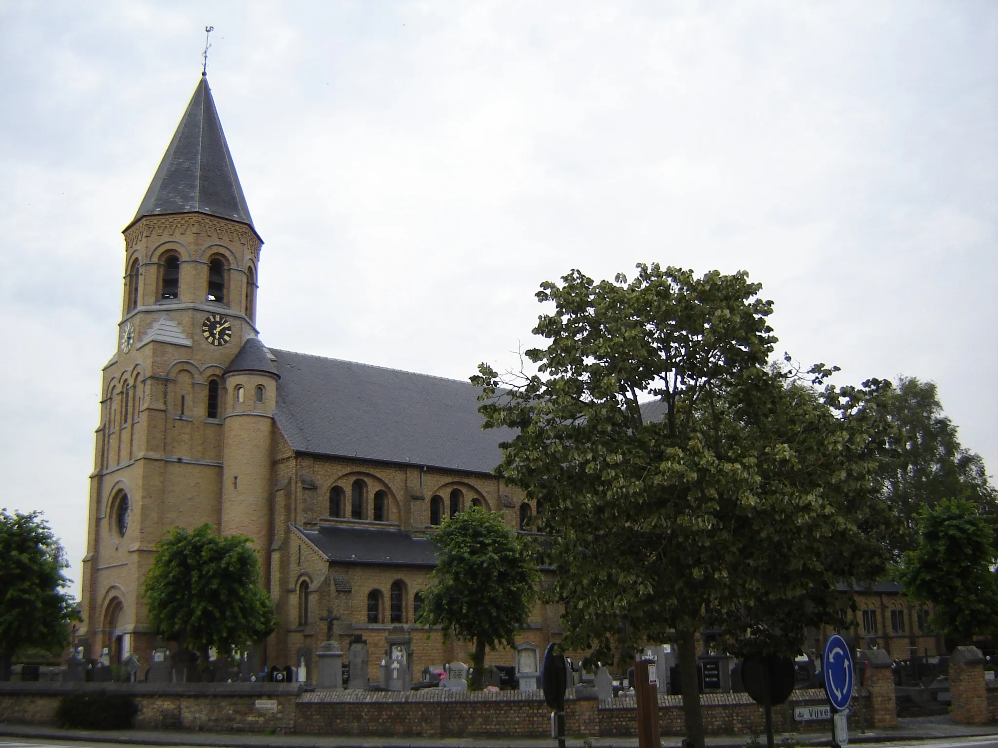Photo showing: Church of Our Lady in Voormezele, Ieper, West Flanders, Belgium.