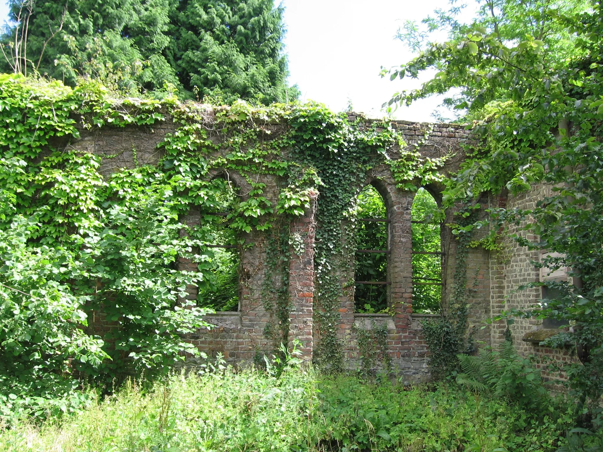 Photo showing: Ruins of LeSaulchoir abbey, near Tournai (Belgium)