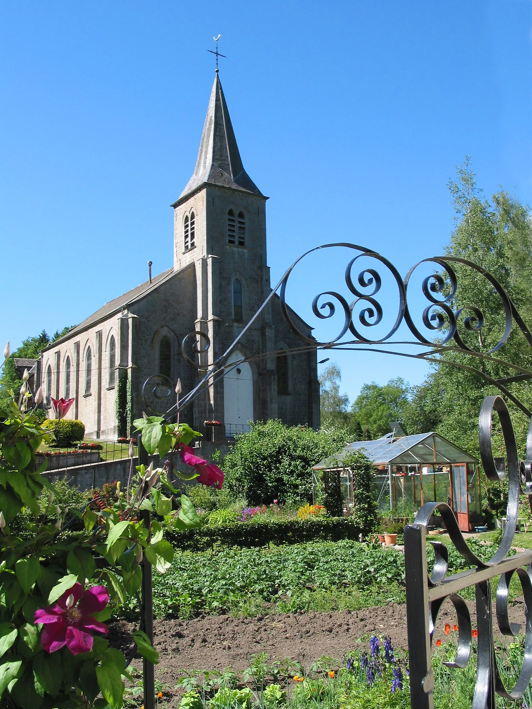 Photo showing: Lompret, (Belgium),  the St Nicolas’ church (1879).