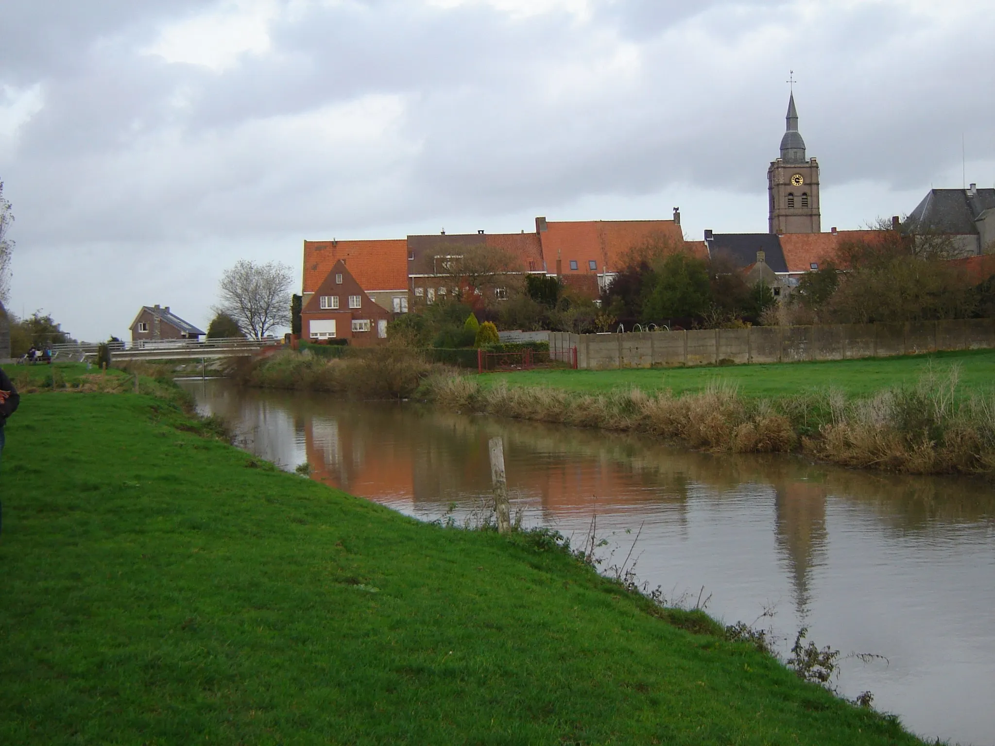 Photo showing: Roesbrugge en de IJzer, Poperinge. Roesbrugge and the Yser river in Roesbrugge-Haringe, Poperinge, West-Flanders, Belgium.