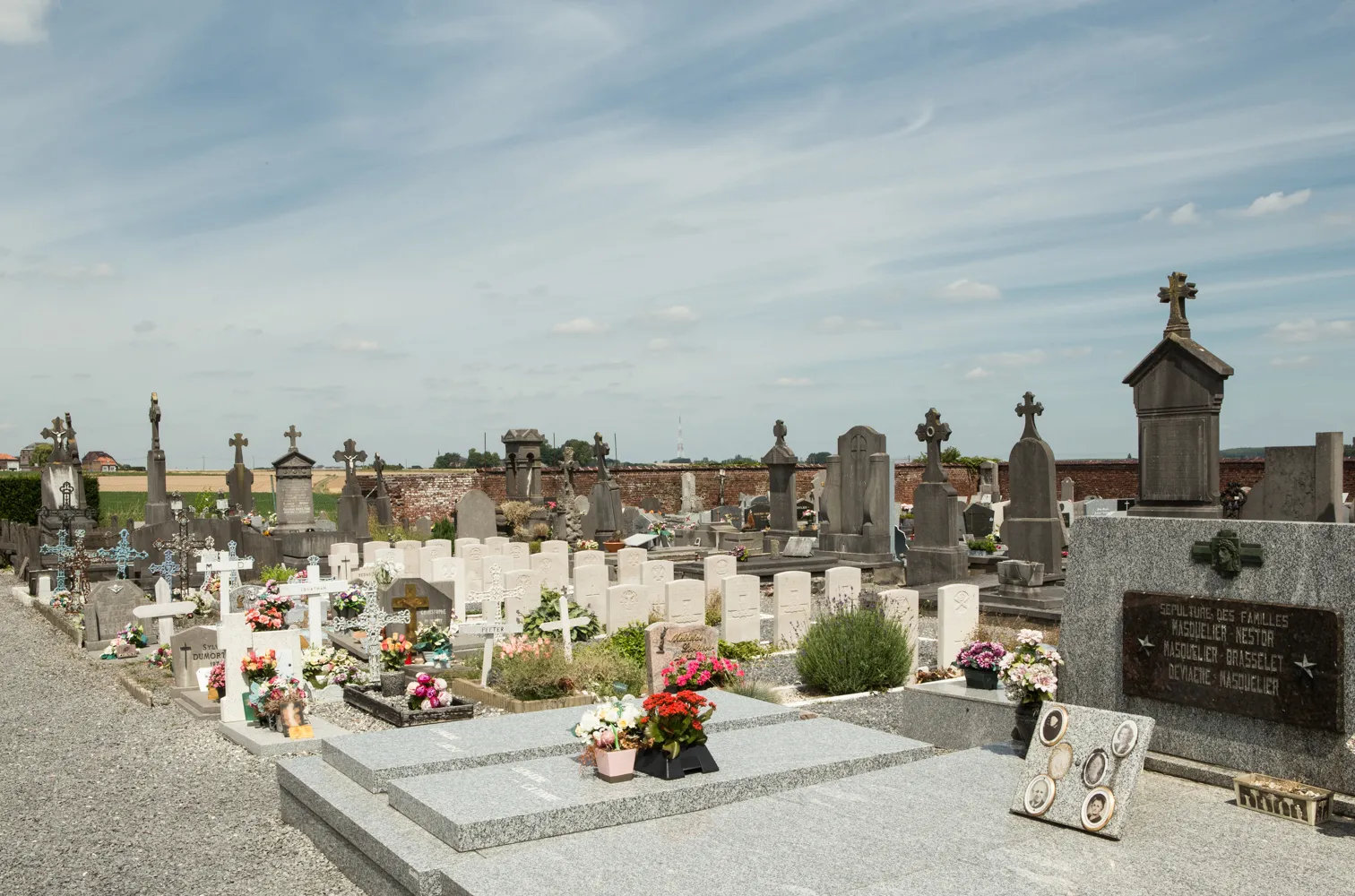 Photo showing: Taintignies Communal Cemetery