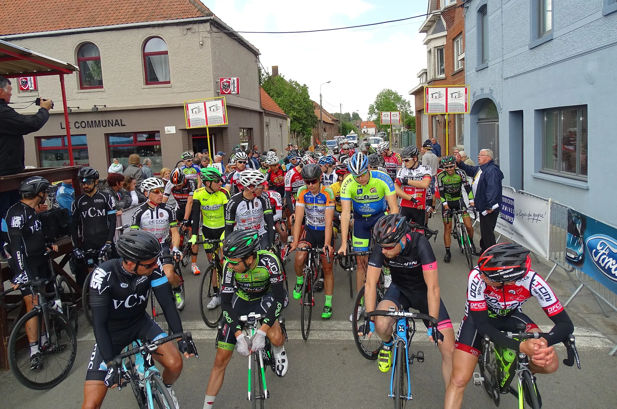 Photo showing: Reportage réalisé le mercredi 20 mai à l'occasion du départ du Grand Prix des Templiers 2015 à Saint-Léger (Estaimpuis), Belgique.