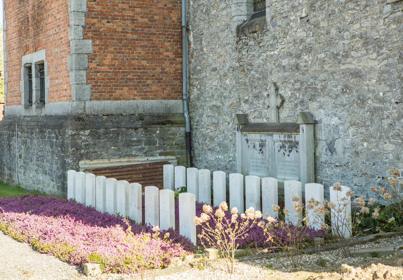 Photo showing: Ramegnies-Chin Churchyard