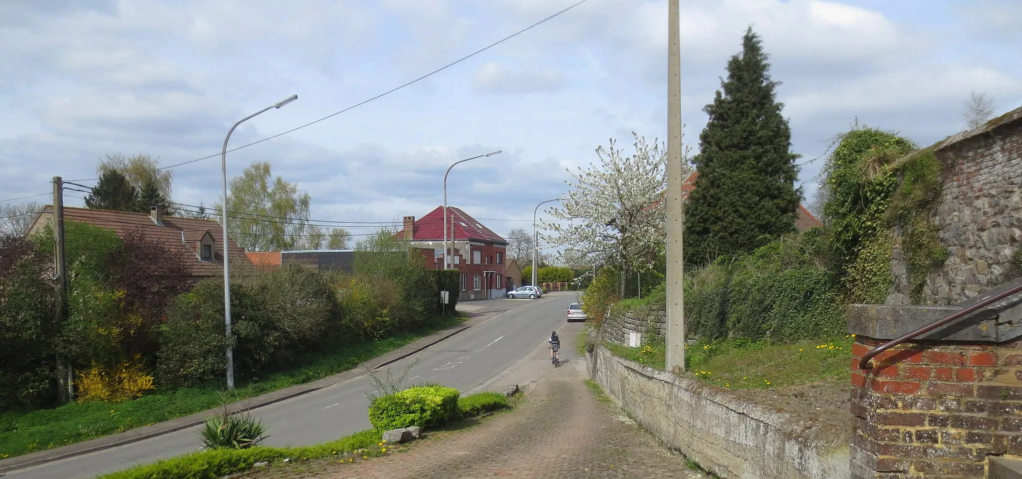 Photo showing: La route de Quévy-le-Petit.