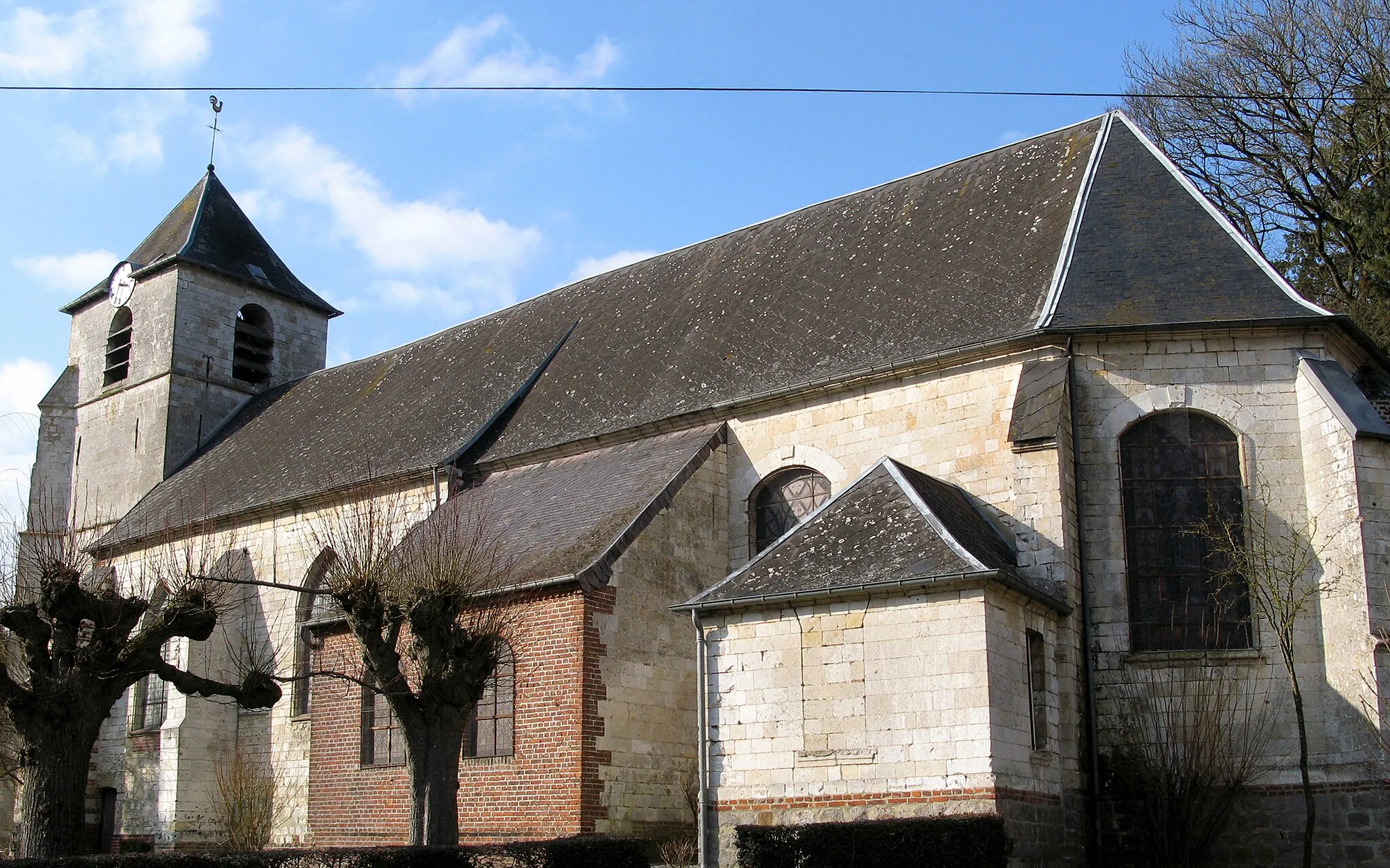 Photo showing: Bus-lès-Artois (Somme, France) -

L'église.