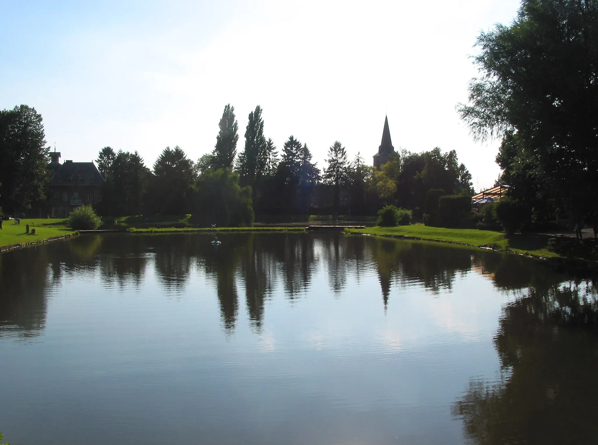 Photo showing: Roisin (Belgium), castle ponds.