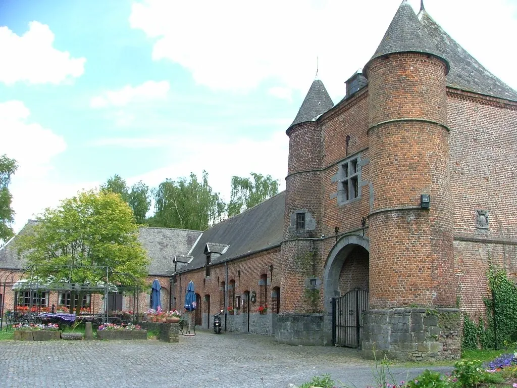 Photo showing: Le château (XVI-XVIIIe siècles) Roisin (Belgique).