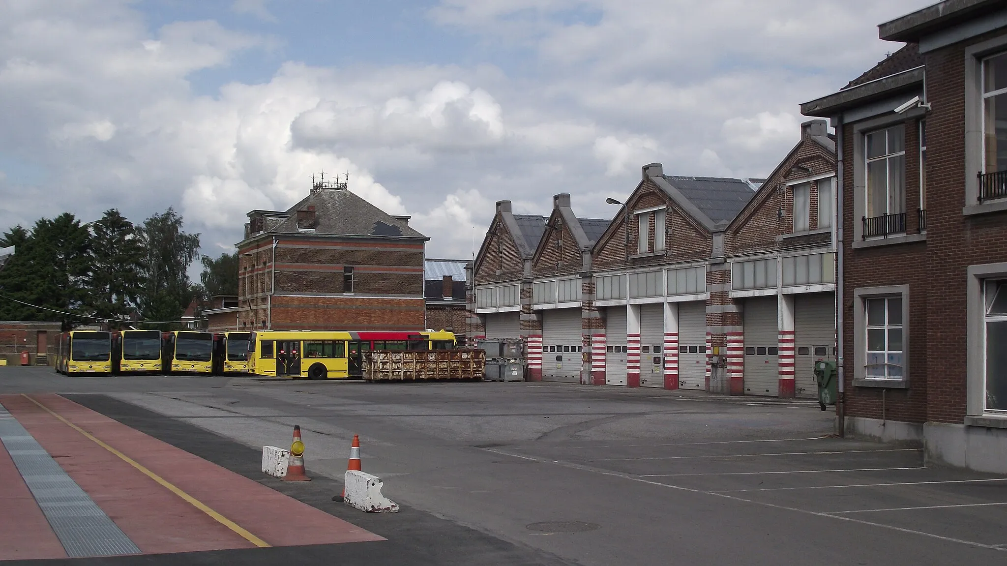 Photo showing: The ex-vicinal depot at Eugies now used by the TEC.