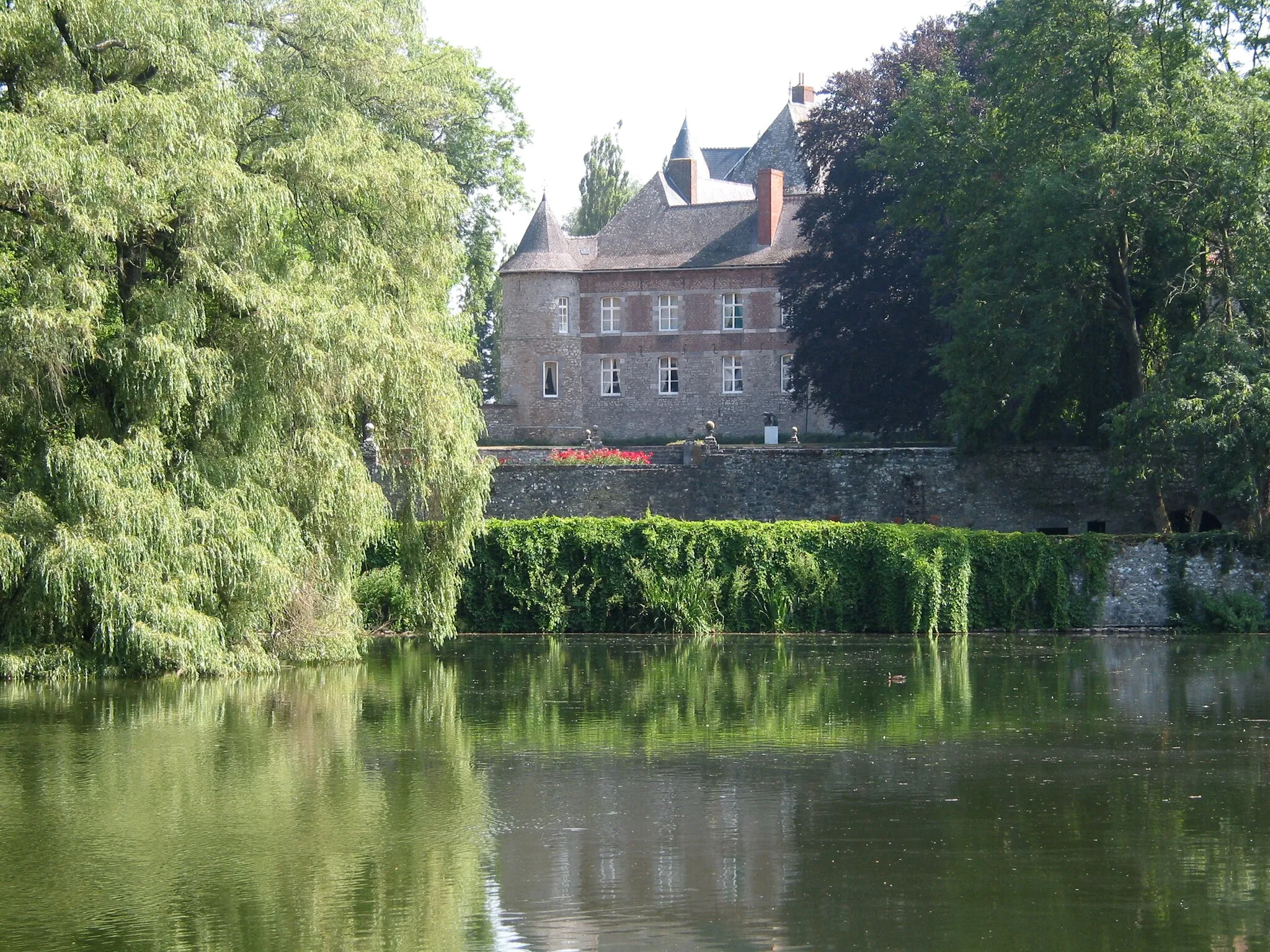 Photo showing: Leers-et-Fosteau (Belgium), the castle, the garden and the pond (XIV-XIXth centuries).