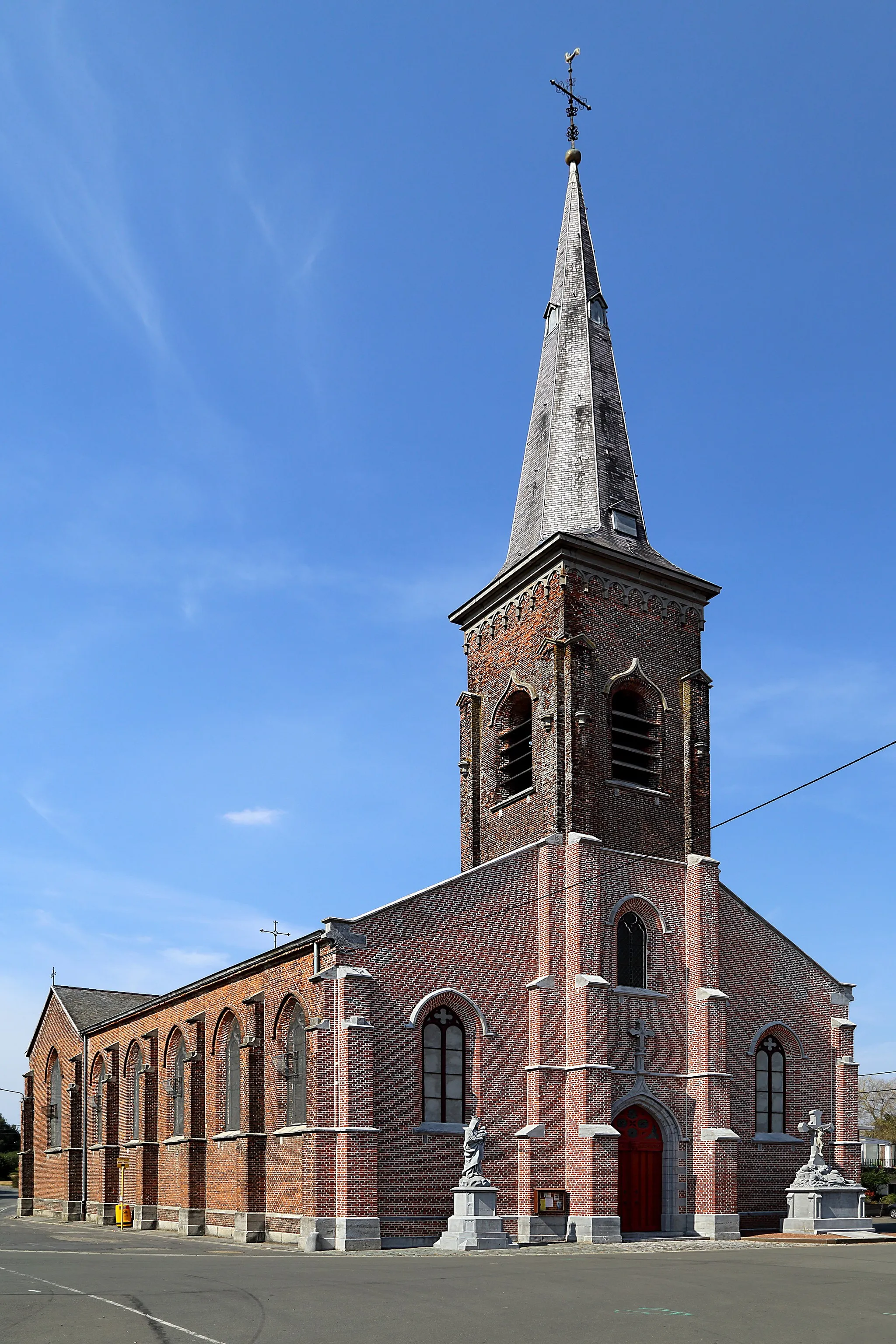Photo showing: Saint-Ghislain church in Molenbaix, Belgium.