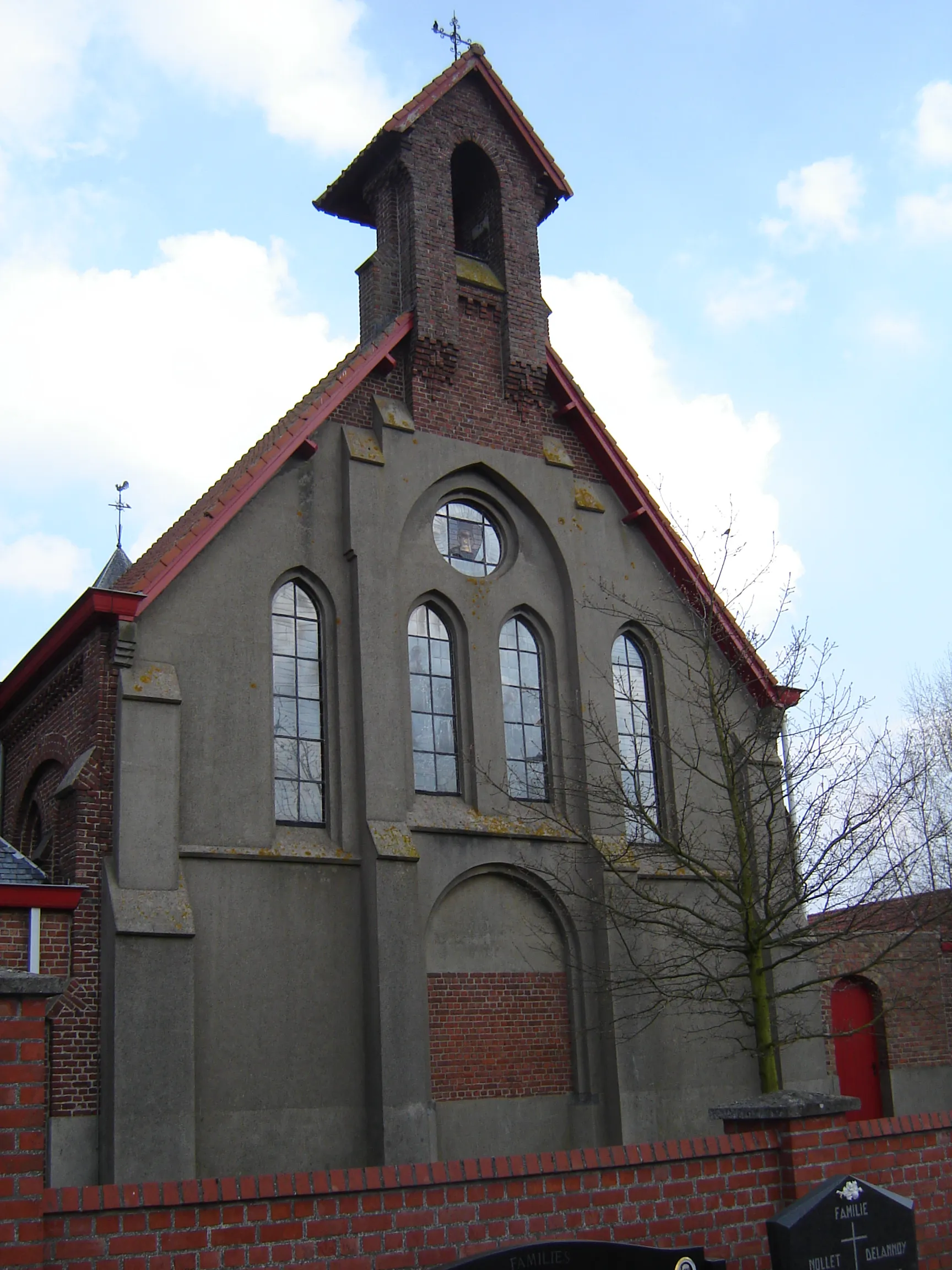 Photo showing: Church of the Sacred Heart in Kruiseke, back side of the church. Kruiseke, in Wervik, West Flanders, Belgium