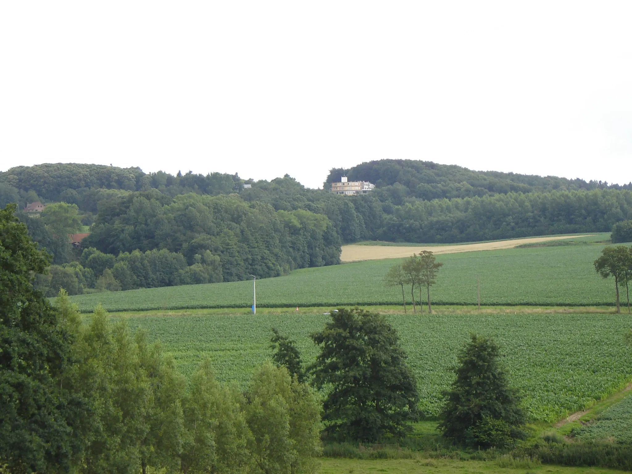 Photo showing: Rodeberg hill in Westouter, Heuvelland, West Flanders, Belgium.