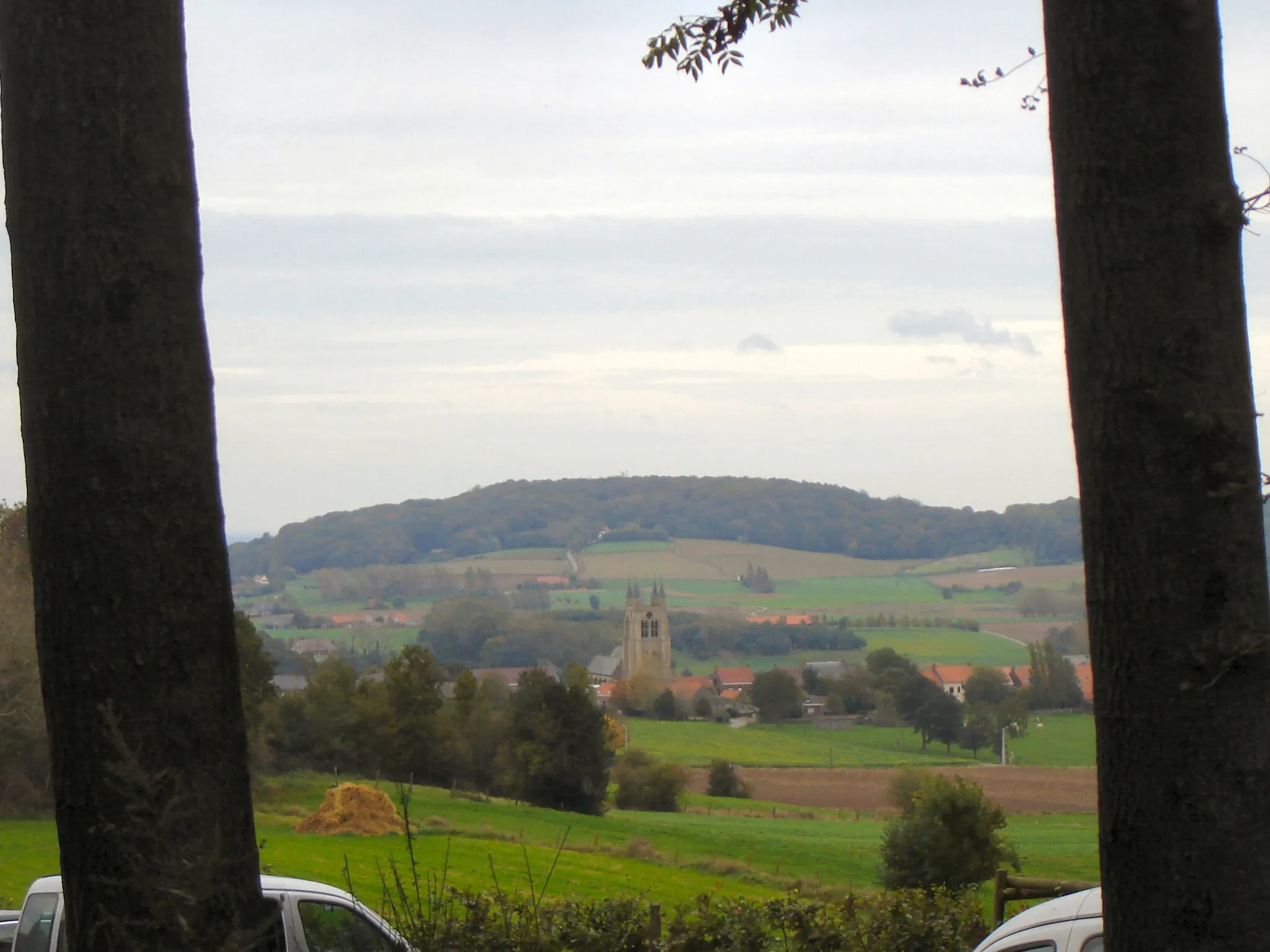 Photo showing: Village of Loker in Heuvelland, West-Flanders, Belgium. As seen from the Rodeberg.