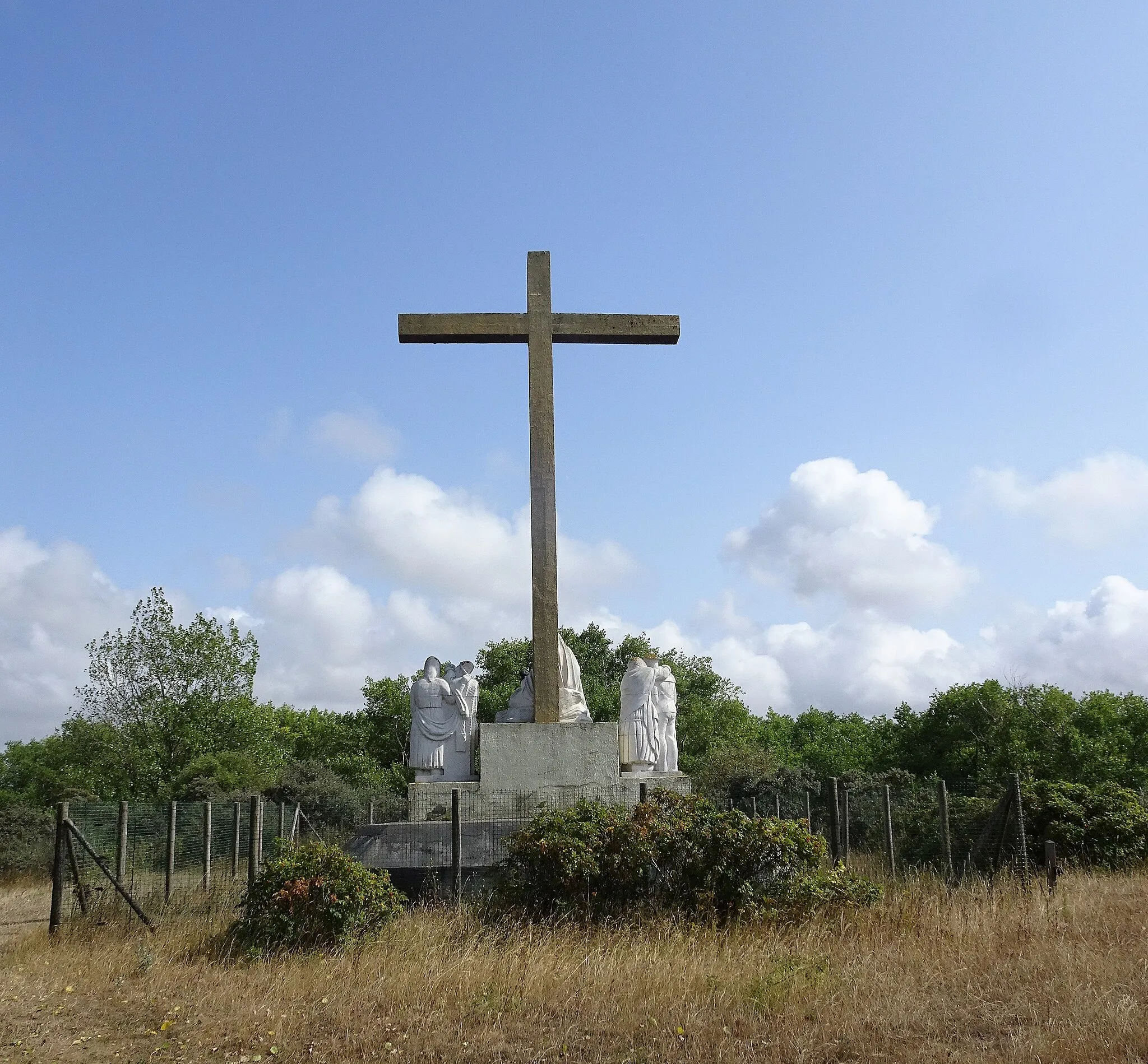 Photo showing: Calvaire des marins dans les dunes de Flandres dans la Réserve Naturelle de la Dune du Perroquet.- Bray-Dunes Nord