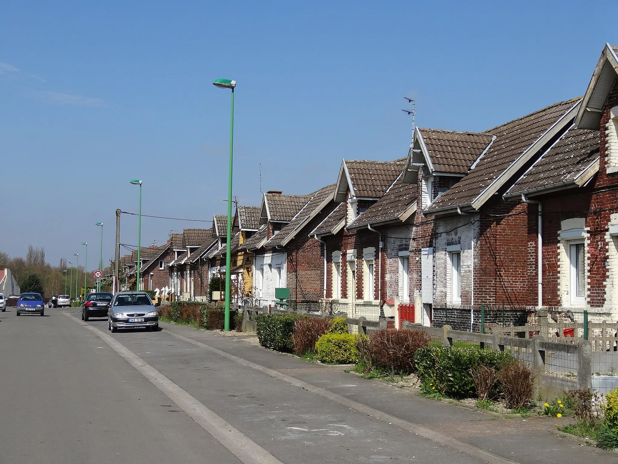 Photo showing: Cité des Brebis de la fosse n° 6 - 6 bis de la Compagnie des mines de Béthune dans le bassin minier du Nord-Pas-de-Calais, Bully-les-Mines et Mazingarbe, Pas-de-Calais, Nord-Pas-de-Calais, France.