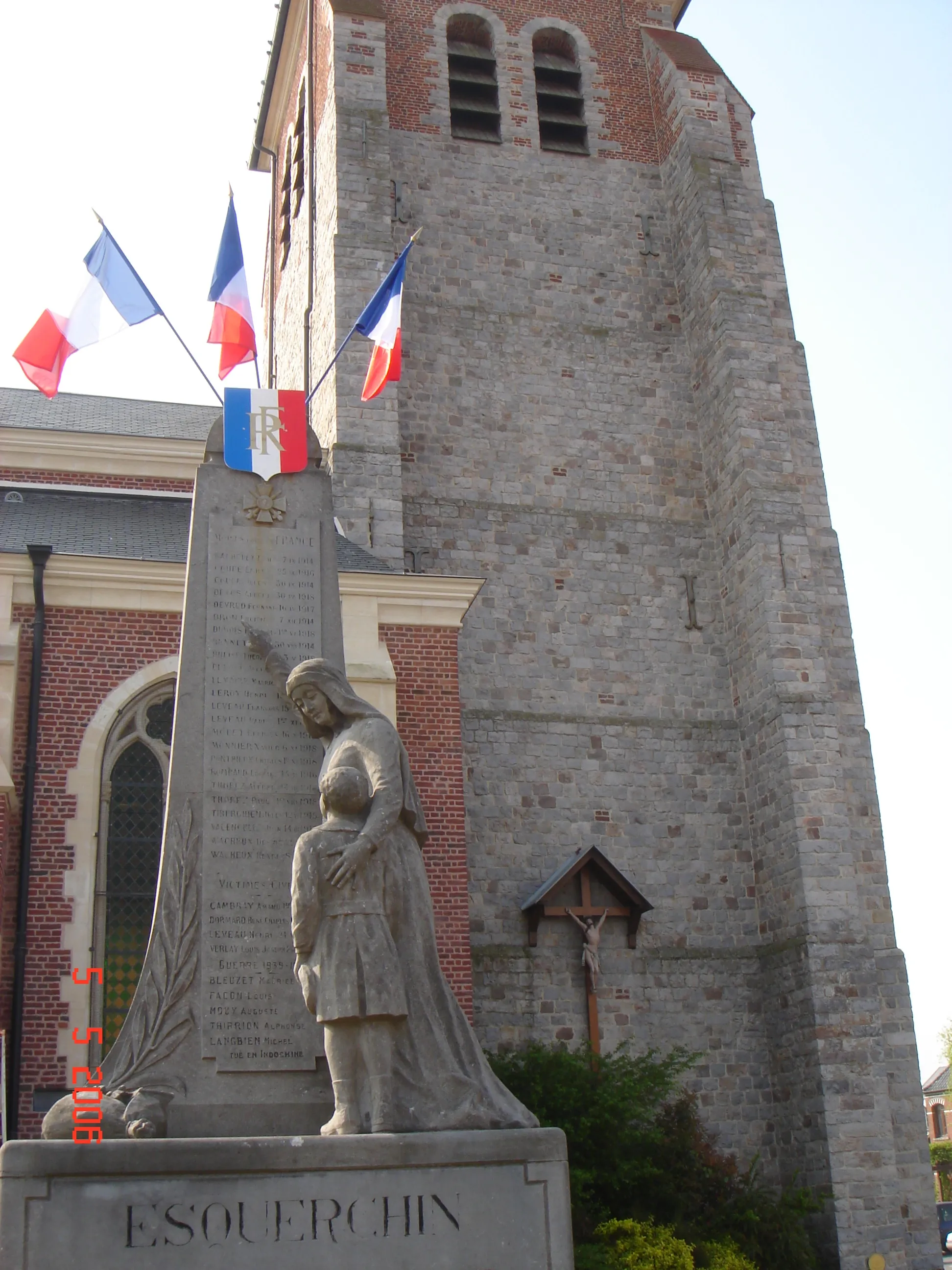 Photo showing: Equerchin Eglise Monuments aux morts