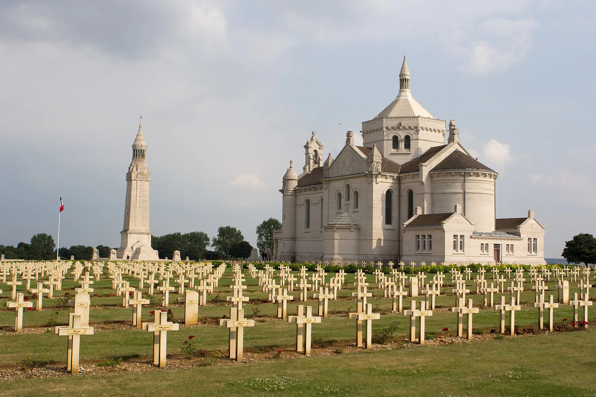 Photo showing: Nécropole nationale de Notre-Dame-de-Lorette / Ablain-Saint-Nazaire, Pas-de-Calais, France