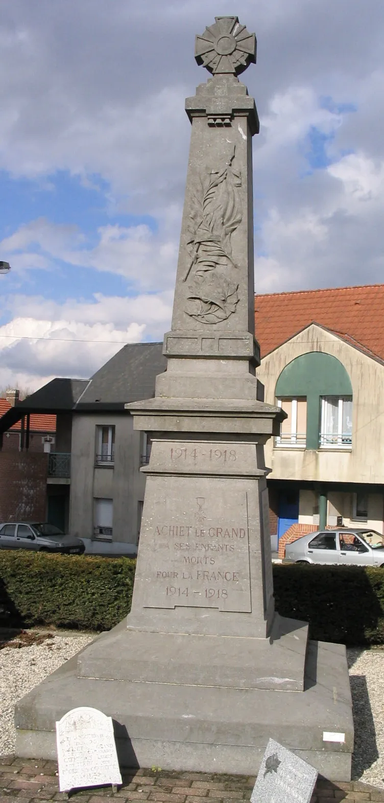 Photo showing: Monument aux morts d'Achiet-le-Grand