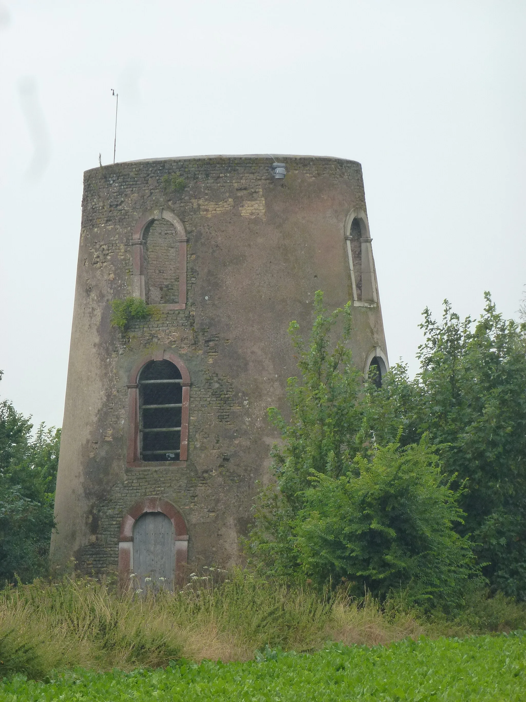 Photo showing: Andres (Pas-de-Calais) moulin en ruine