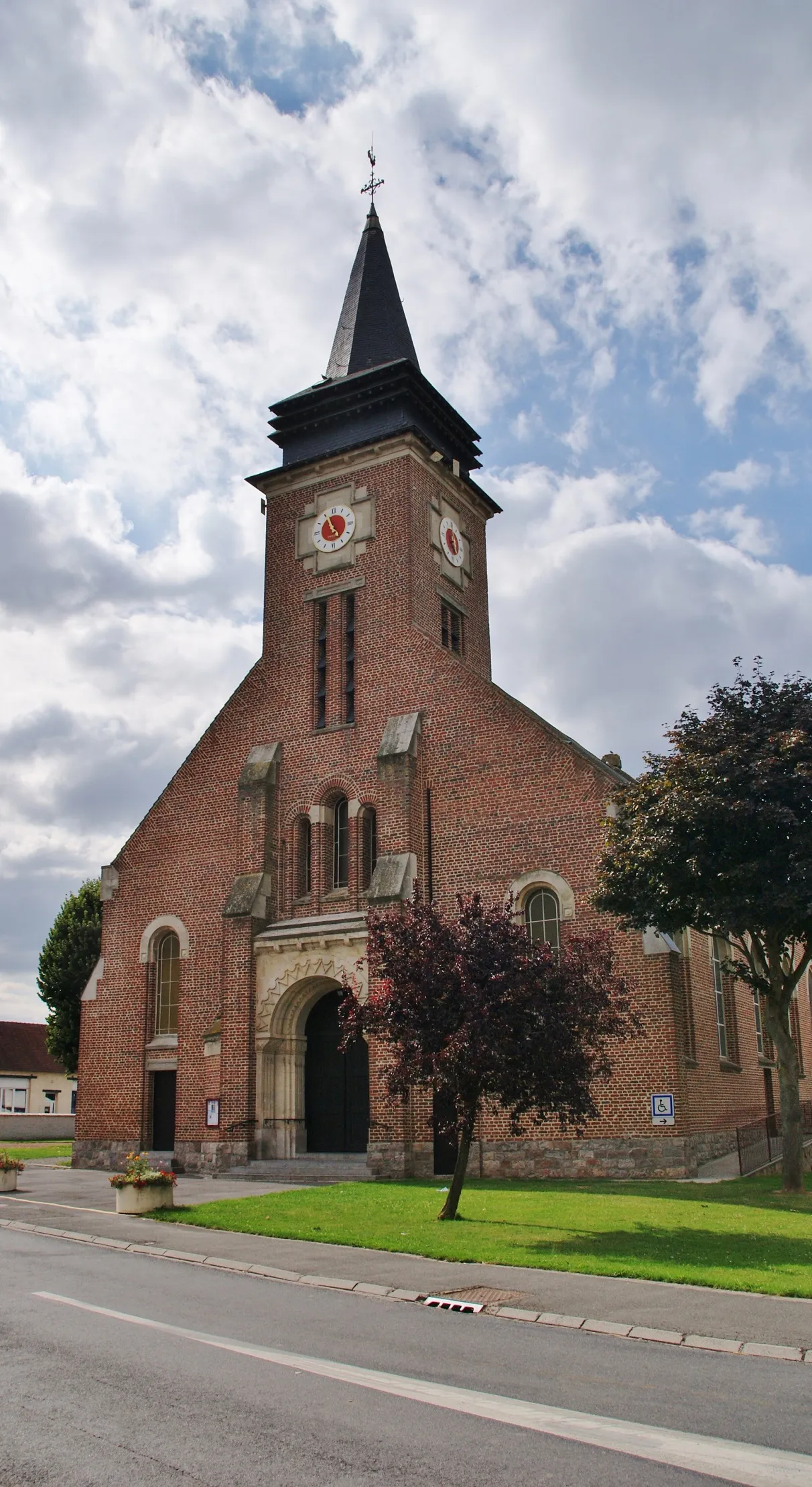 Photo showing: église St Jean-Baptiste