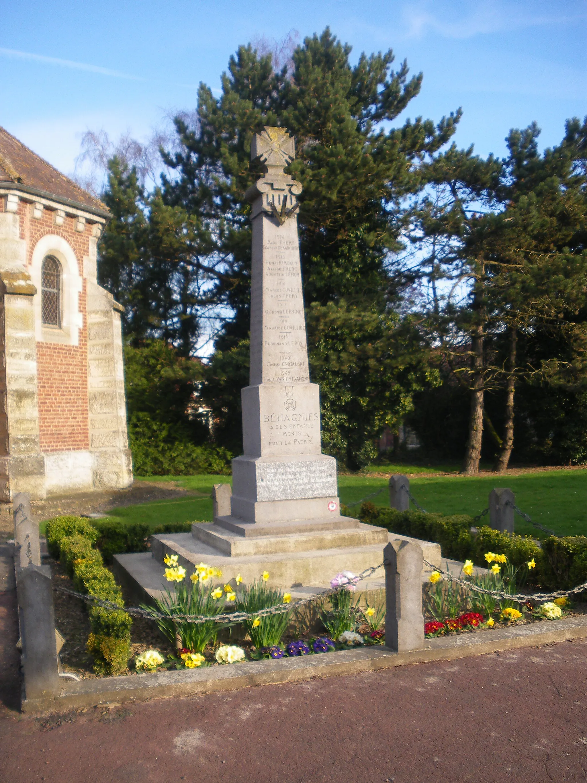 Photo showing: Vue du monument aux morts de Béhagnies.