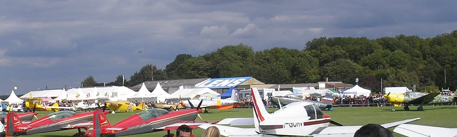 Photo showing: L'aérodrome de Lens - Bénifontaine lors de la fête de l'air du 2 septembre 2007.