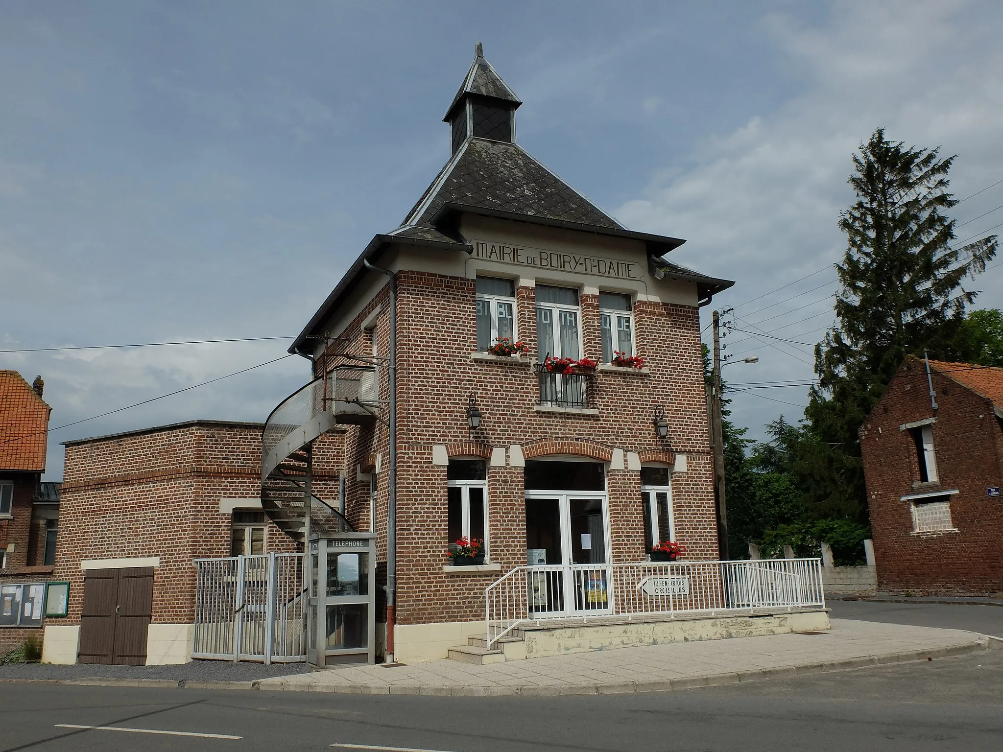 Photo showing: Vue de la mairie de Boiry-Notre-Dame.
