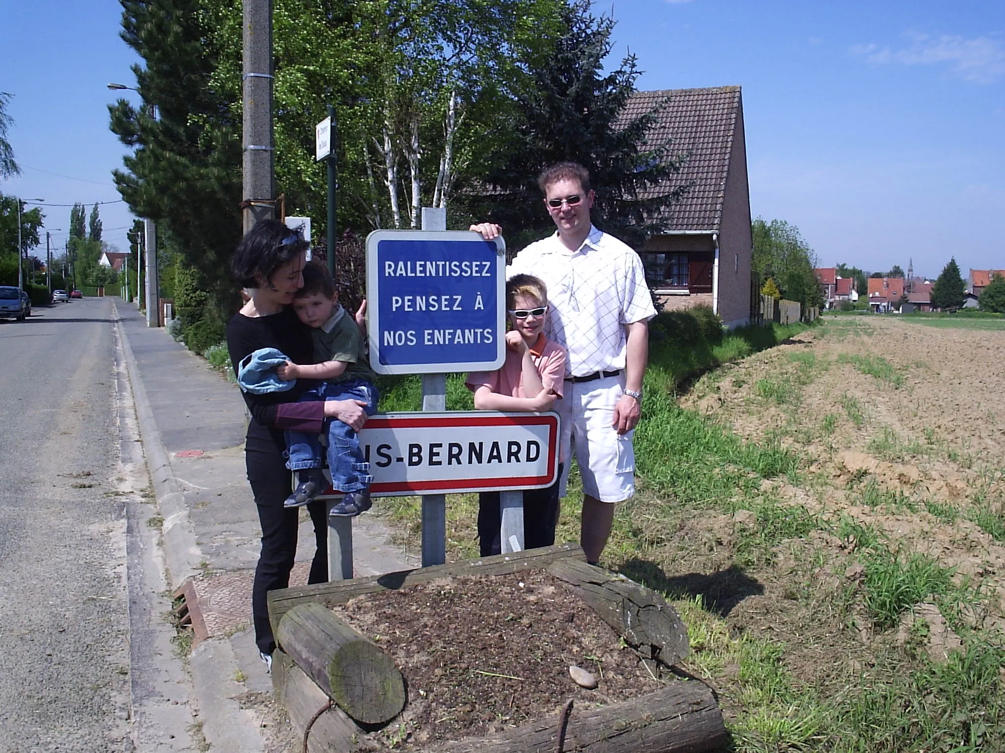 Photo showing: Bois-Bernard/Grendon twinning visit April 2005 - Les Pouchain.