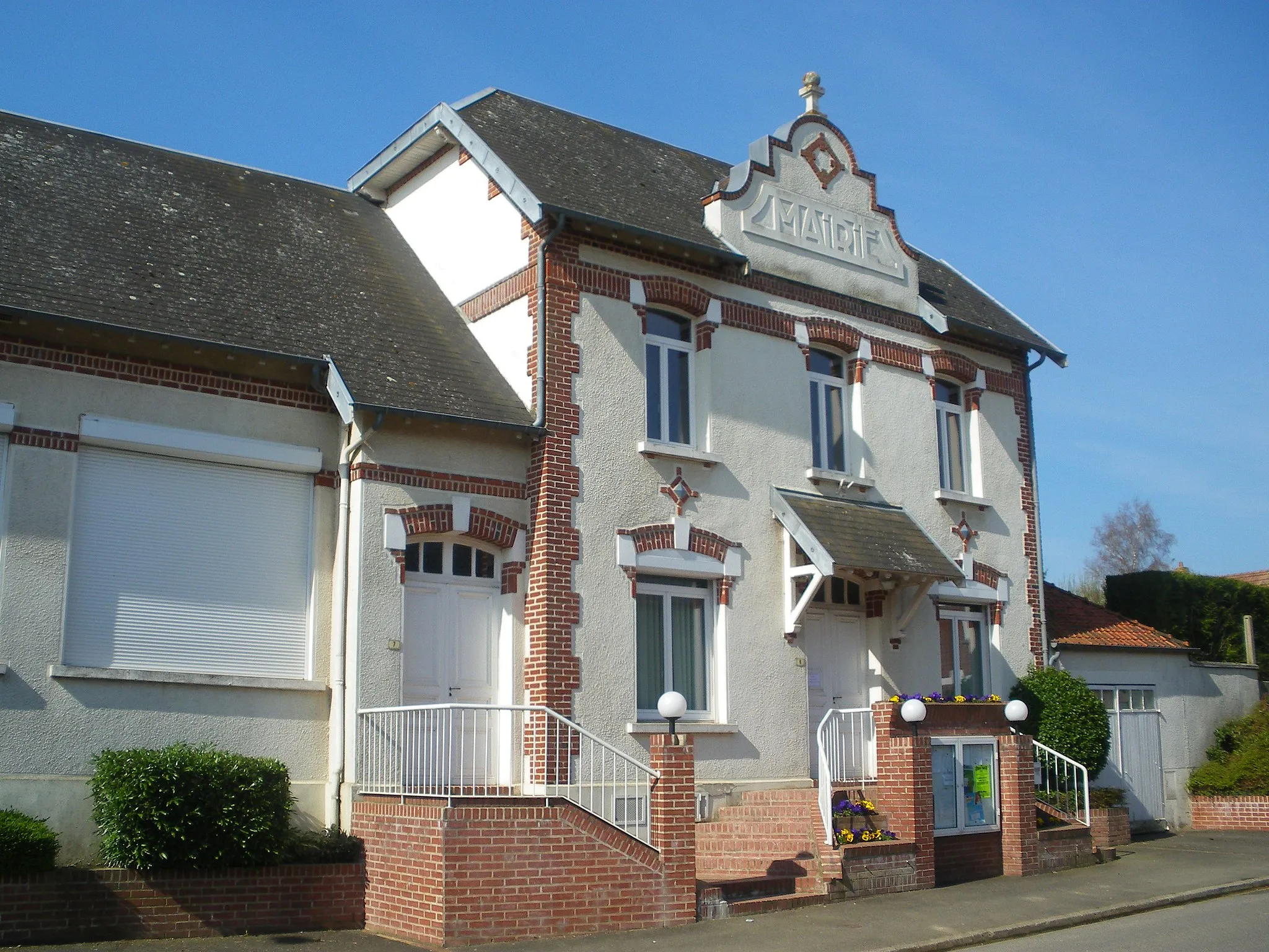 Photo showing: Vue de la mairie de Boisleux-au-Mont.