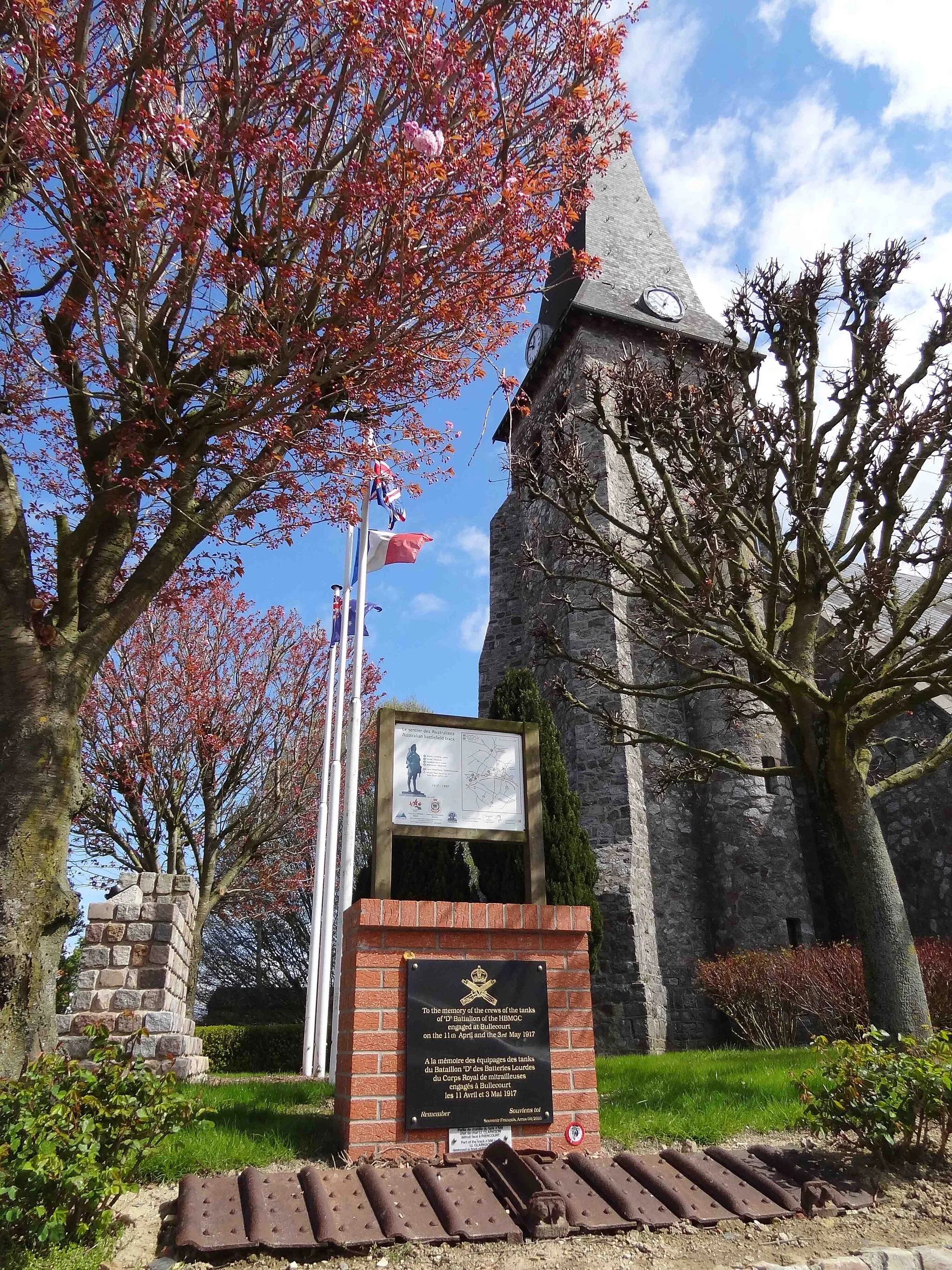 Photo showing: Bullecourt church, Souvenir Français monument