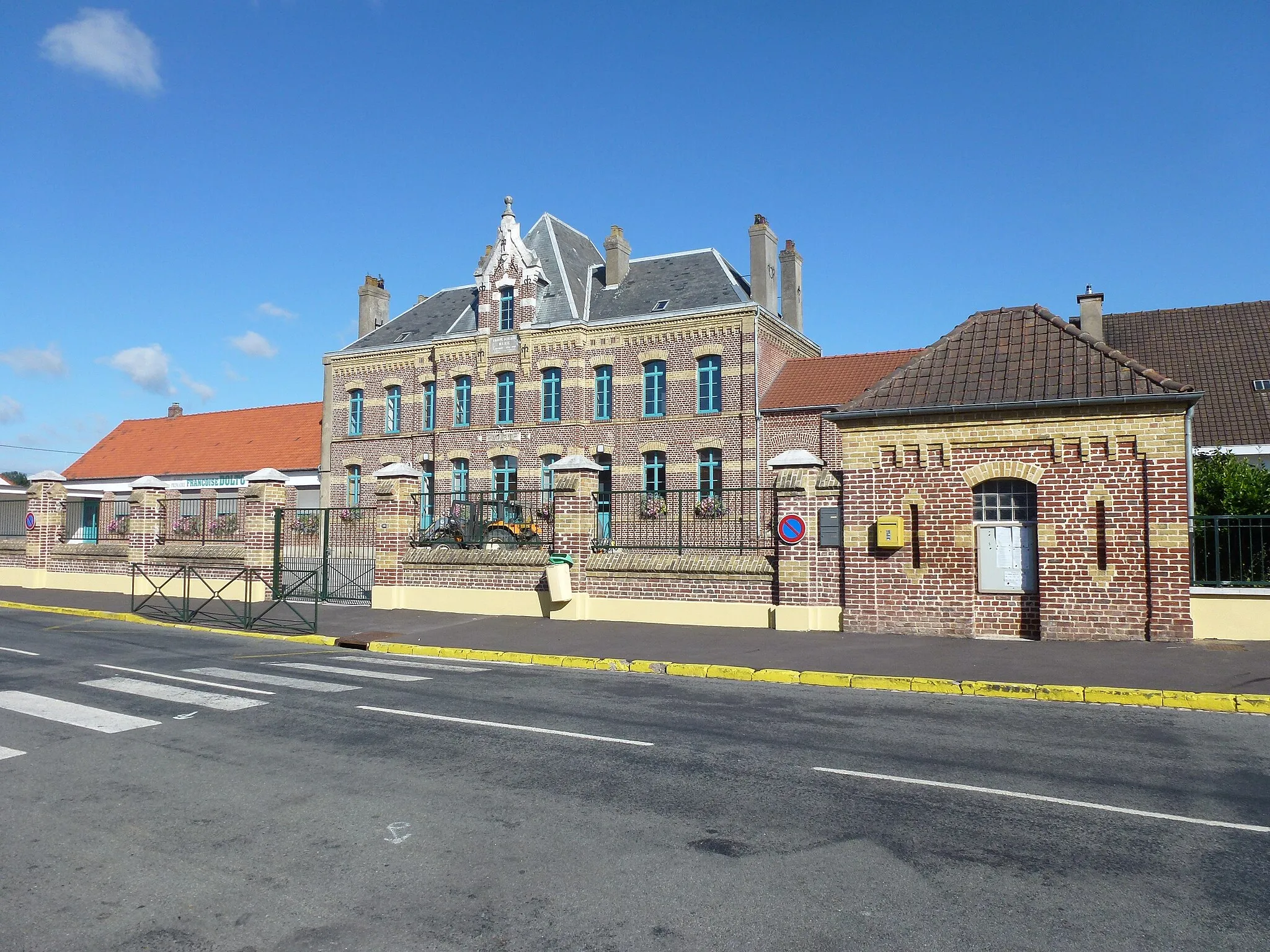 Photo showing: Helfaut (Pas-de-Calais, Fr) mairie et écoles