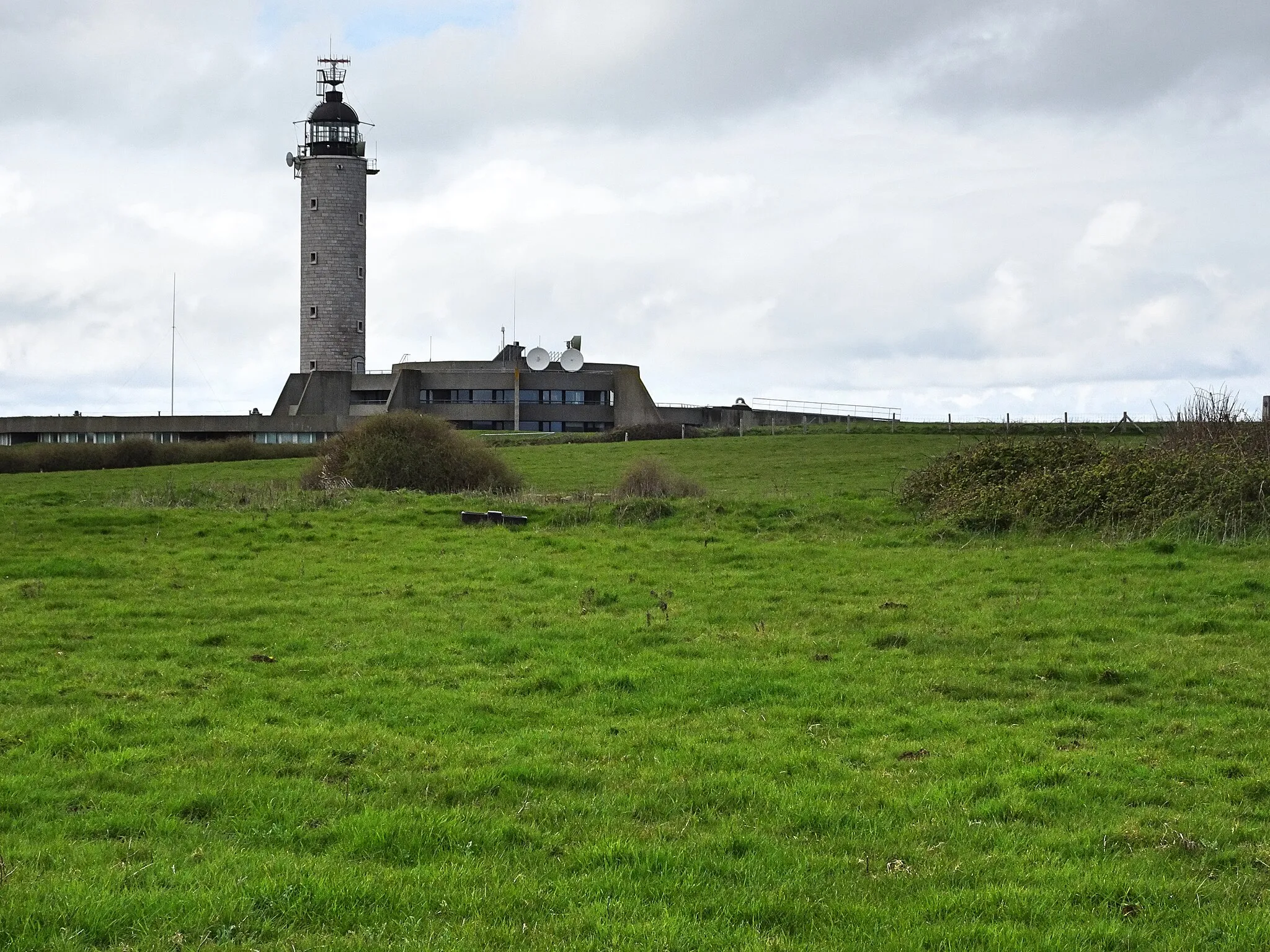 Photo showing: Cap Griz-Nez Lighthouse, and fortifications of Henry VIII.- Pas de Calais, France