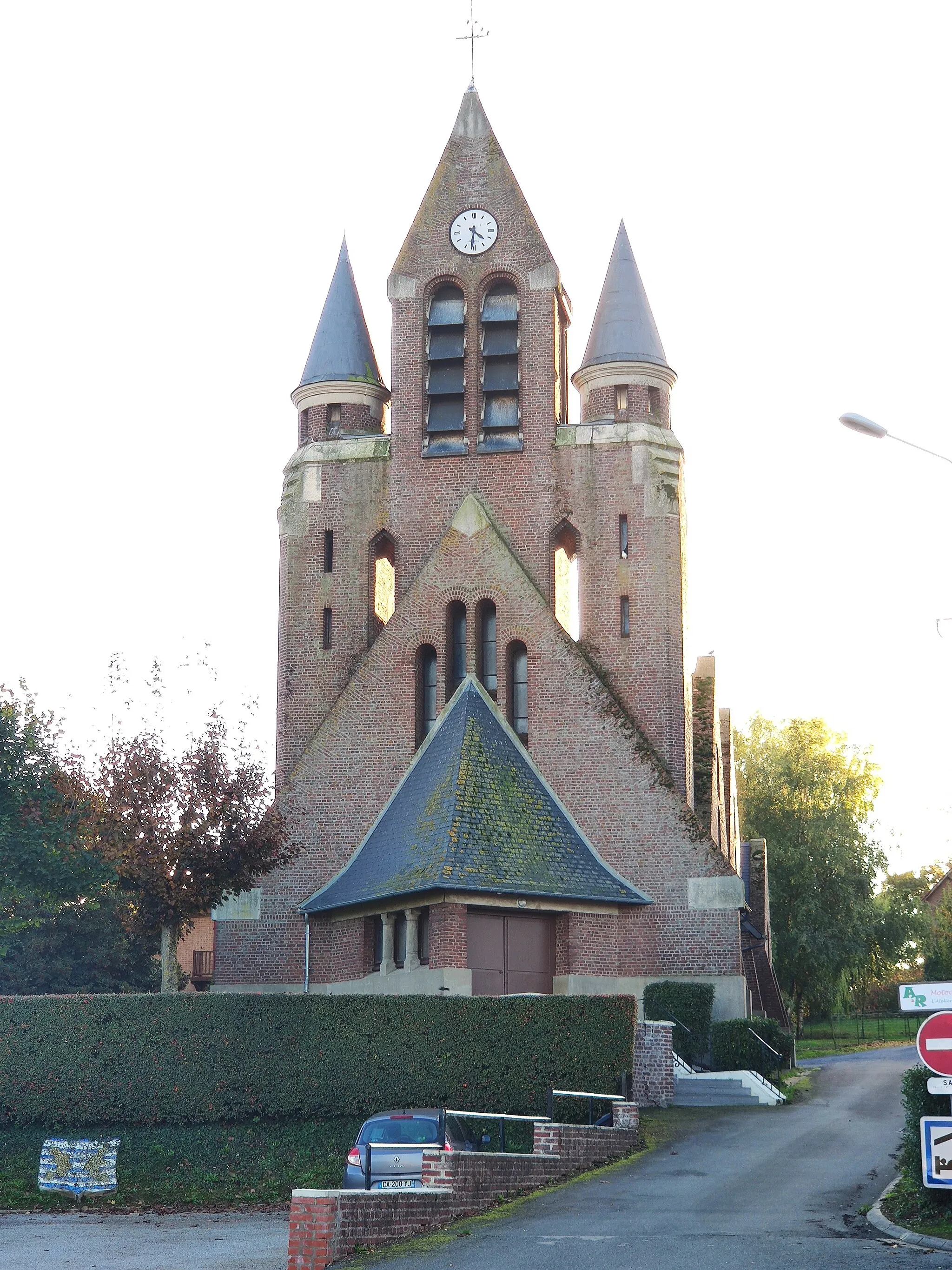 Photo showing: Douchy-lès-Ayette : L'église Saint-Vaast