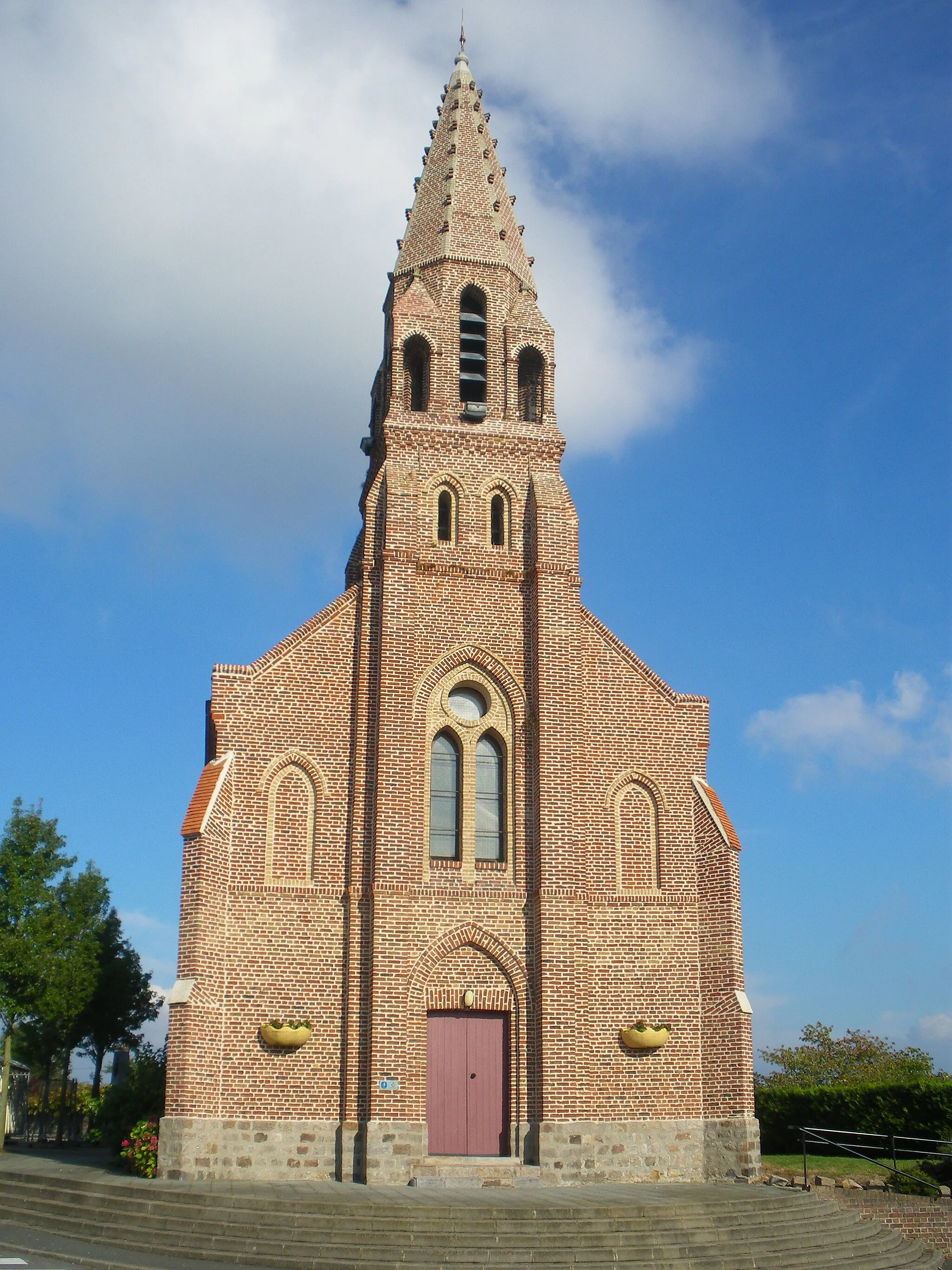 Photo showing: Vue de l'église Saint-Pierre de Drouvin-le-Marais.