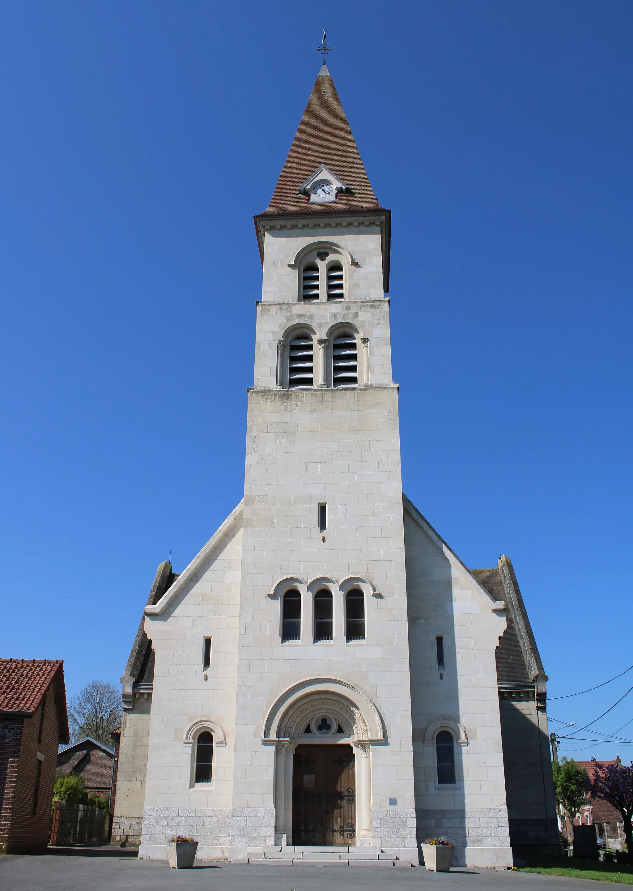 Photo showing: La façade de l'église