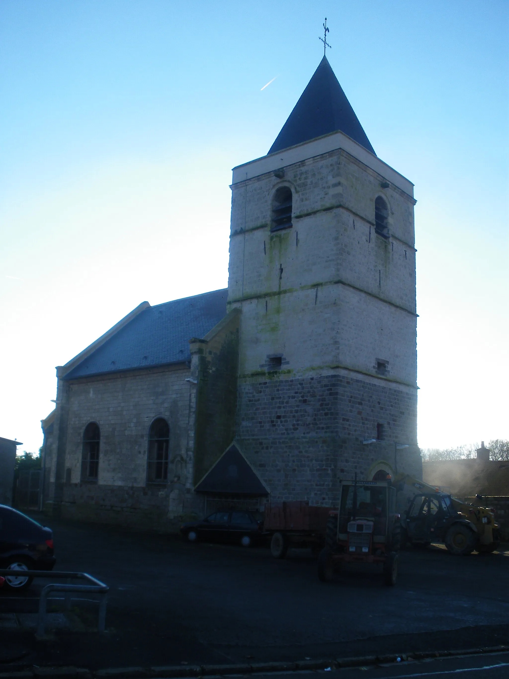 Photo showing: Vue de l'église d'Estrée-Cauchy.