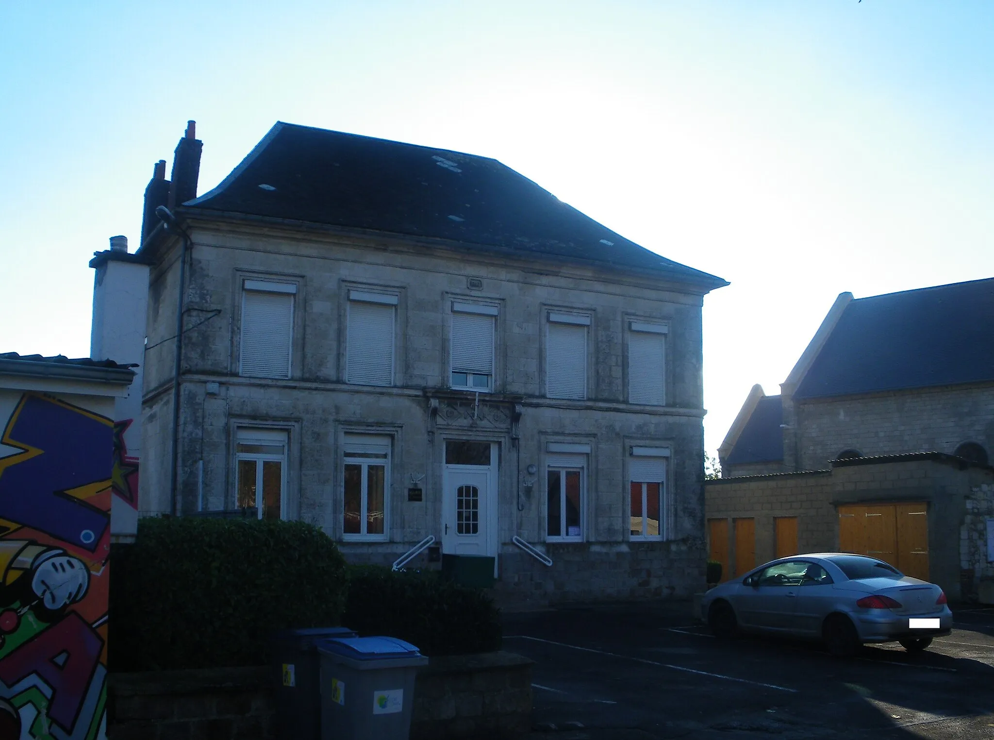 Photo showing: Vue de la mairie d'Estrée-Cauchy.