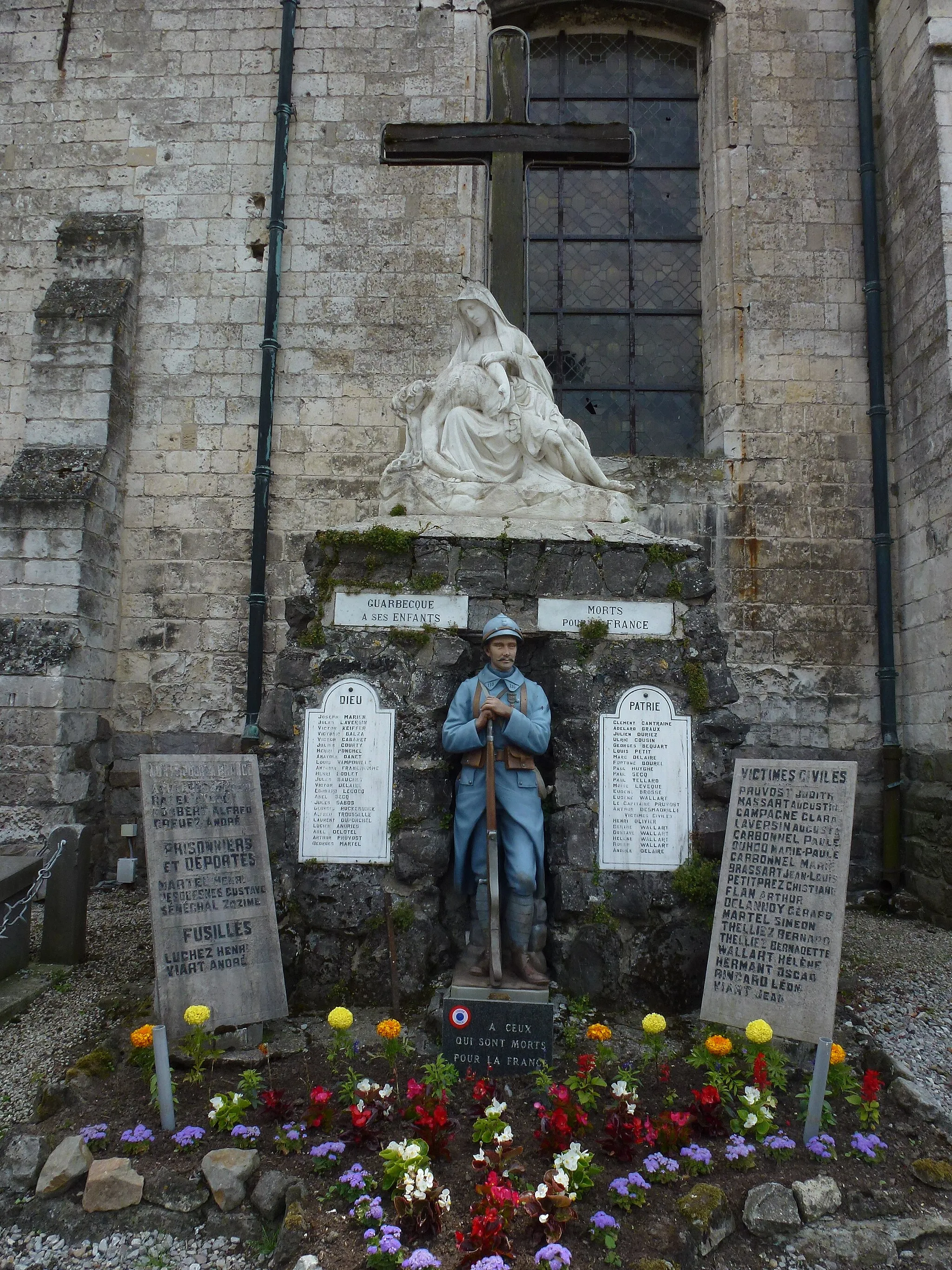 Photo showing: Guarbecque (Pas-de-Calais) monument aux morts