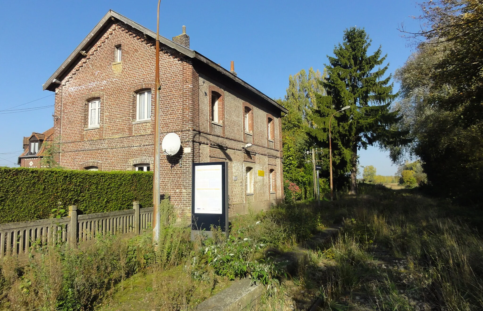 Photo showing: État de la section d'Orchies à Ascq de la ligne de Somain à Halluin au 15 octobre 2017. Reportage réalisé pour une prospective sur l'utilisation de cette section pour un service entre Comines-Belgique et Orchies via Lille-Flandres dans le cadre du Réseau Express Grand Lille.