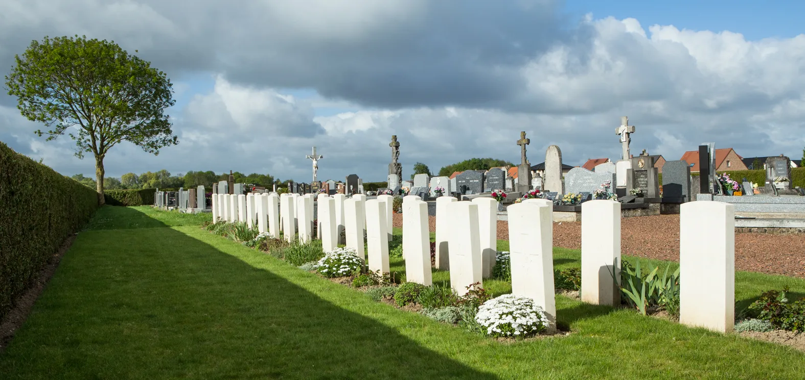 Photo showing: Givenchy-Les-La-Bassee Communal Cemetery