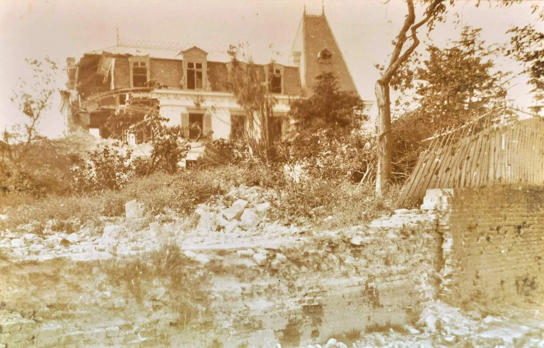 Photo showing: Gomiécourt Ruines du village en 1917