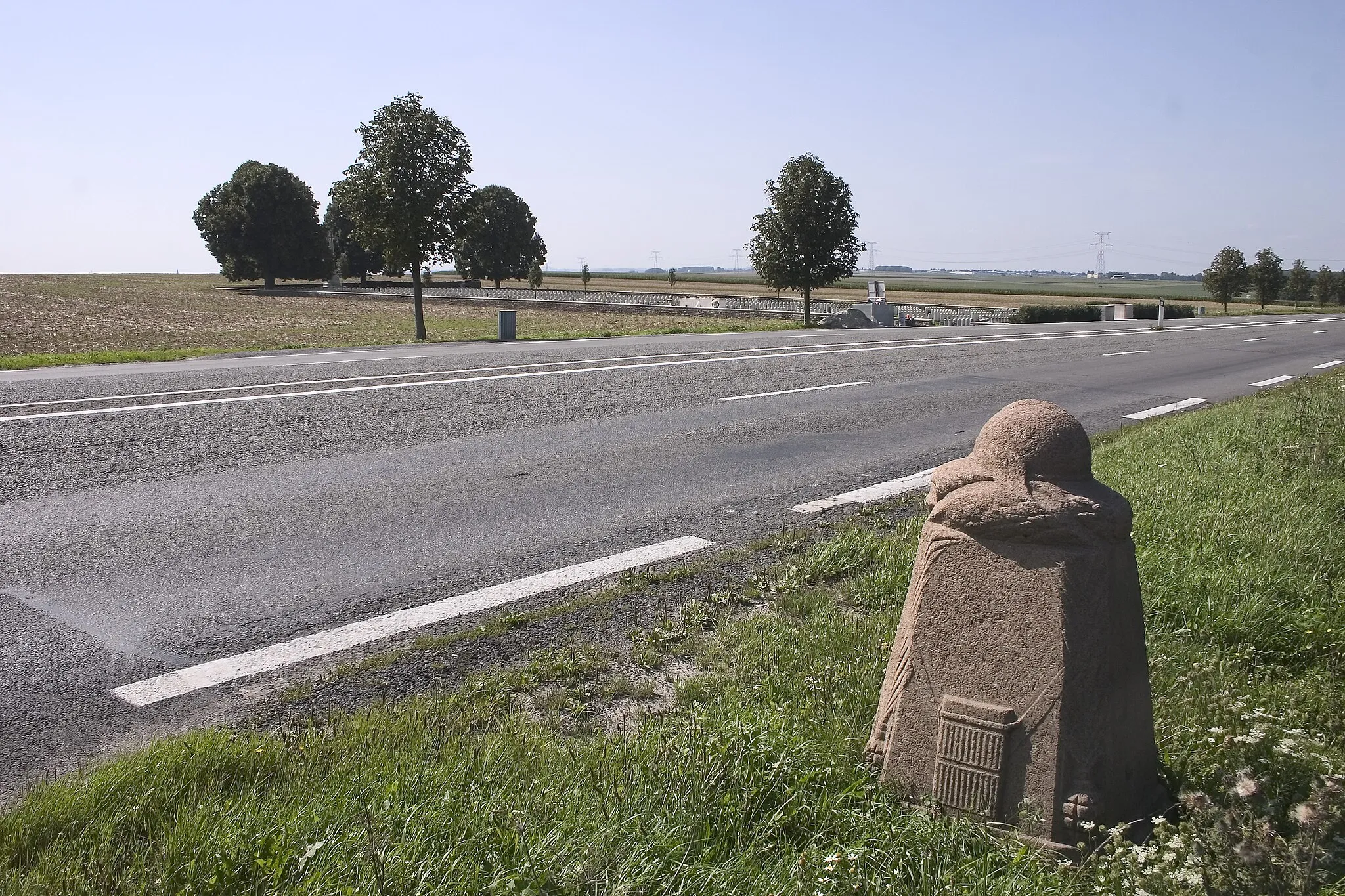 Photo showing: One out of 119 bornes Vauthier, which together materialize the front line at July, 18th 1918.