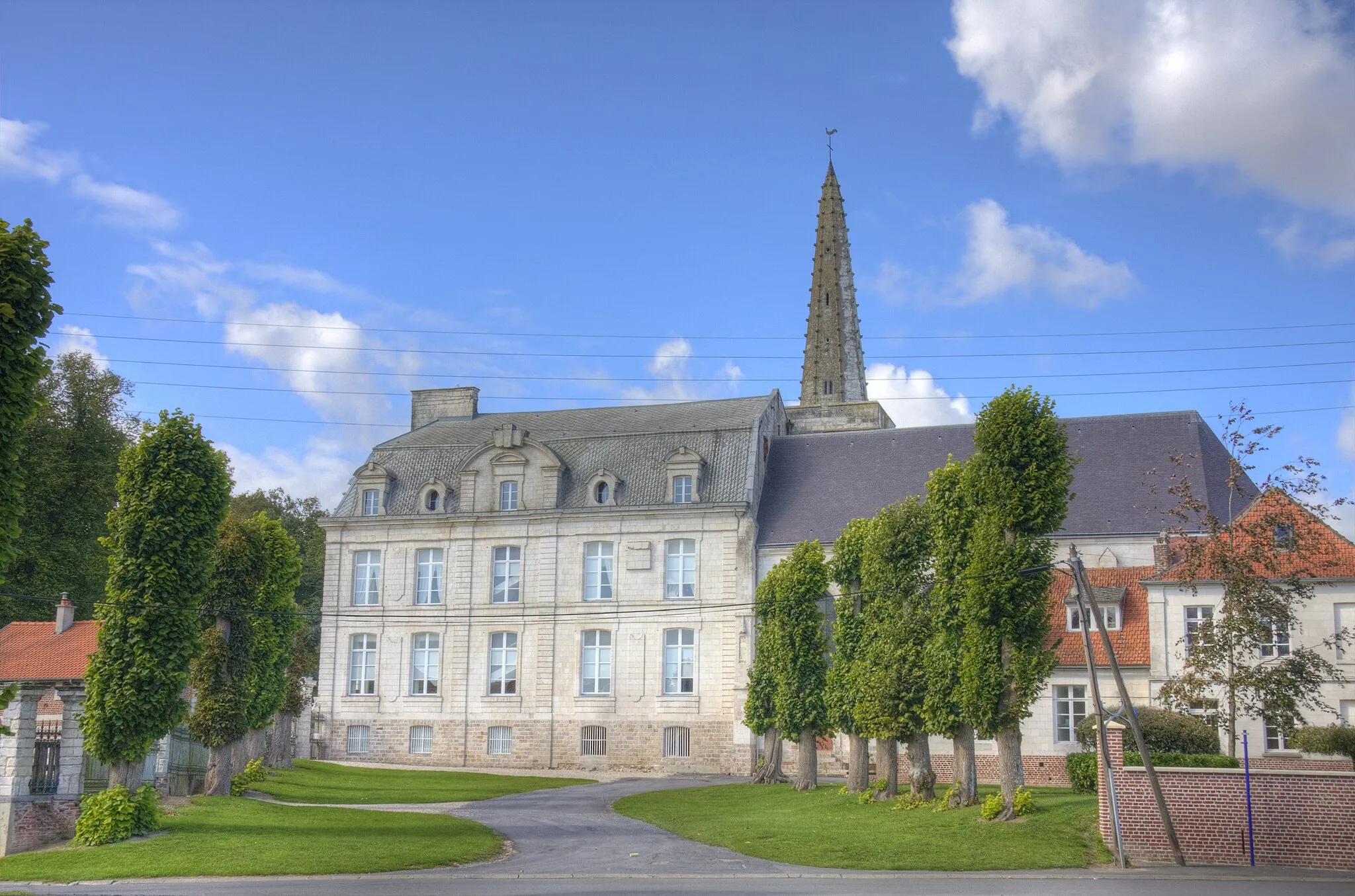 Photo showing: This building is inscrit au titre des monuments historiques de la France. It is indexed in the base Mérimée, a database of architectural heritage maintained by the French Ministry of Culture, under the reference PA00108299 .