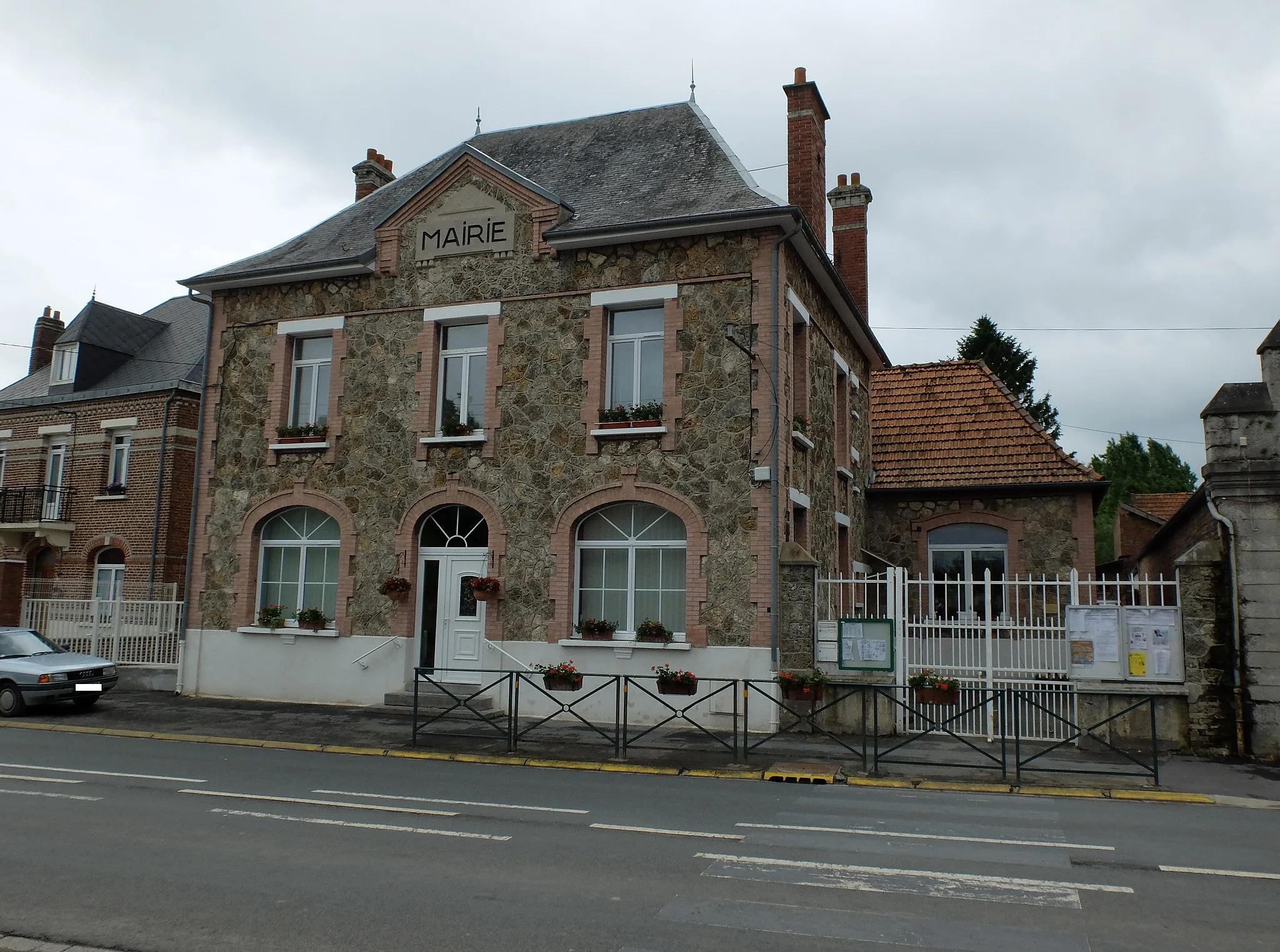 Photo showing: Vue de la mairie d'Hendecourt-lès-Cagnicourt.