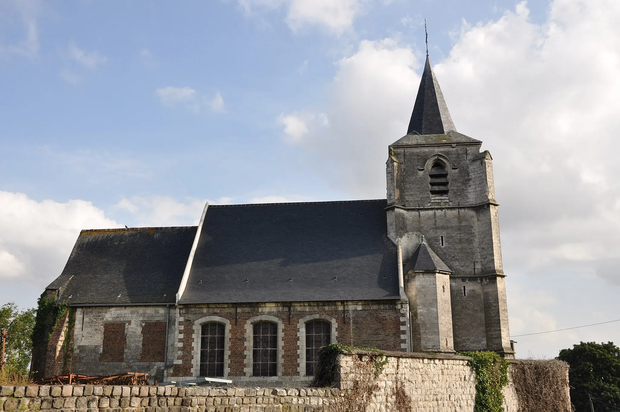 Photo showing: This building is indexed in the base Mérimée, a database of architectural heritage maintained by the French Ministry of Culture, under the reference PA00108306 .