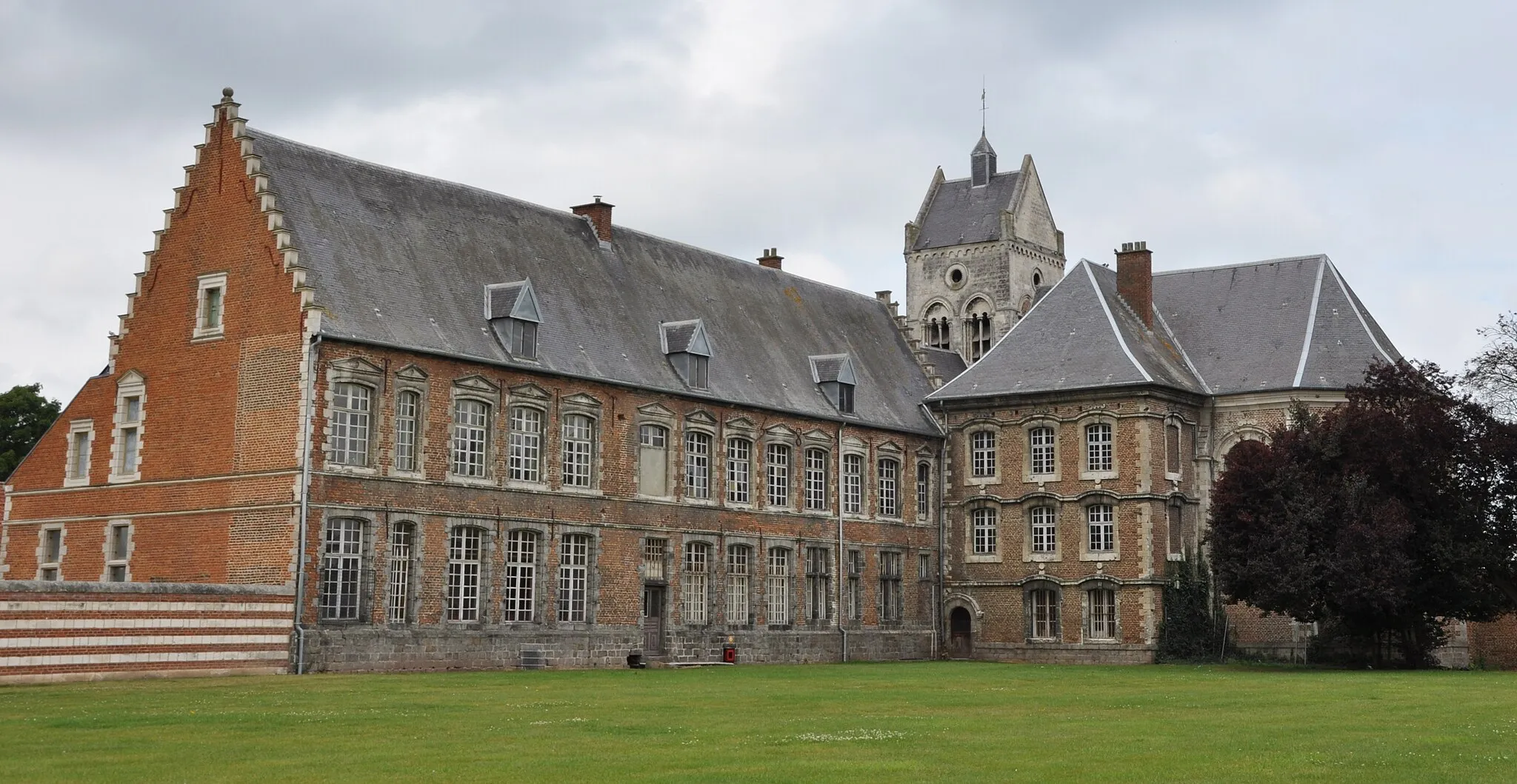 Photo showing: This building is inscrit au titre des monuments historiques de la France. It is indexed in the base Mérimée, a database of architectural heritage maintained by the French Ministry of Culture, under the reference PA00108325 .