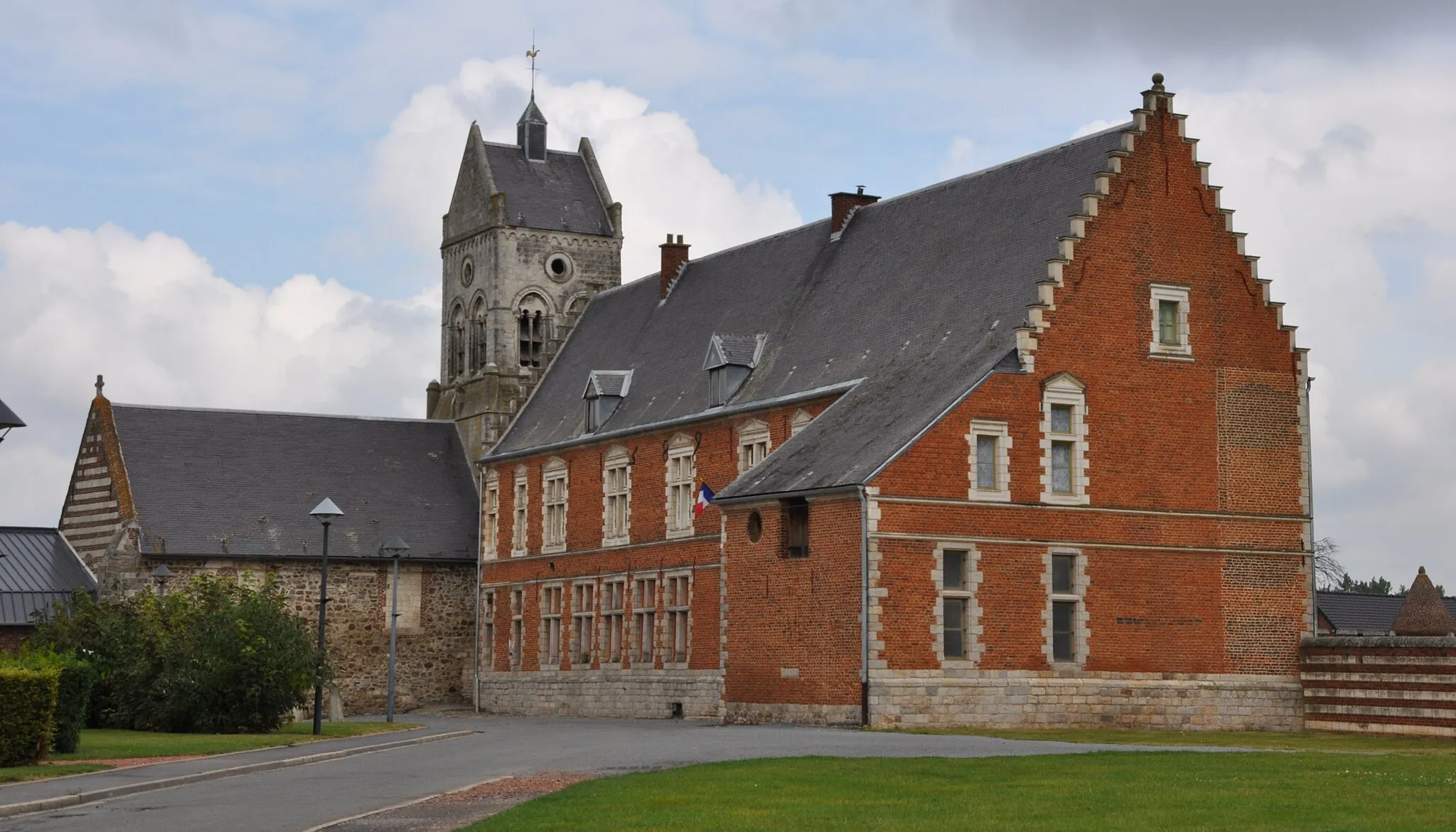 Photo showing: This building is indexed in the base Mérimée, a database of architectural heritage maintained by the French Ministry of Culture, under the reference PA00108325 .